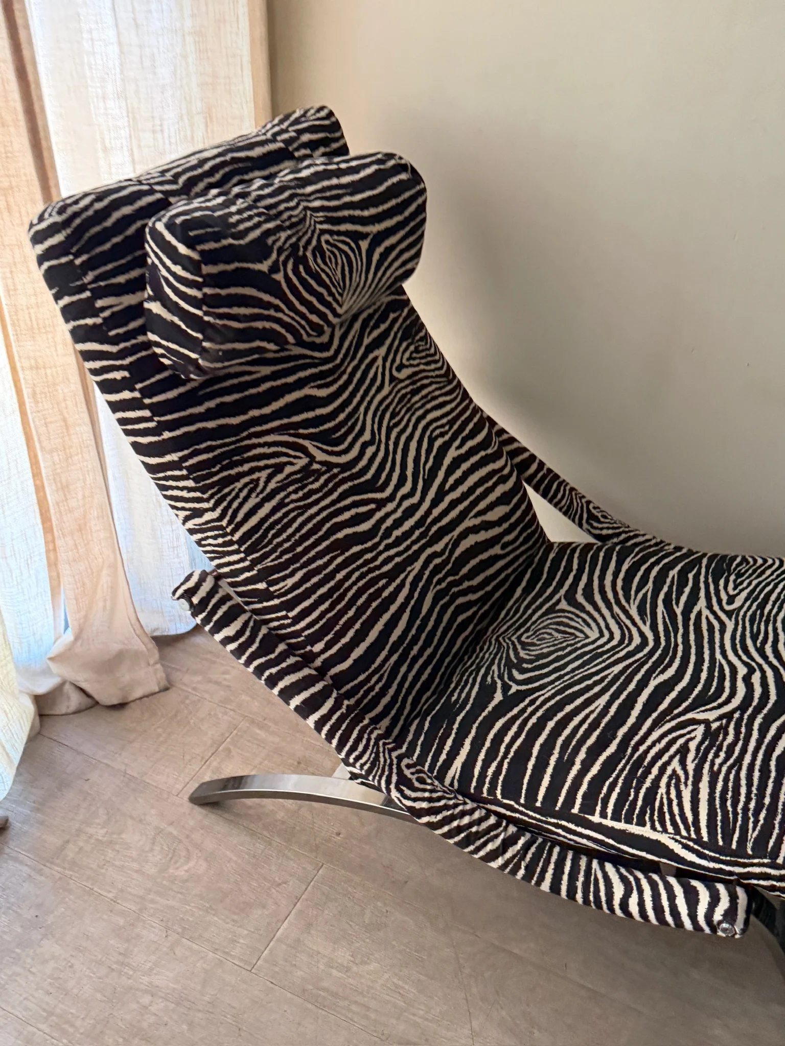 Design Institute of America zebra chaise lounge - Image 8