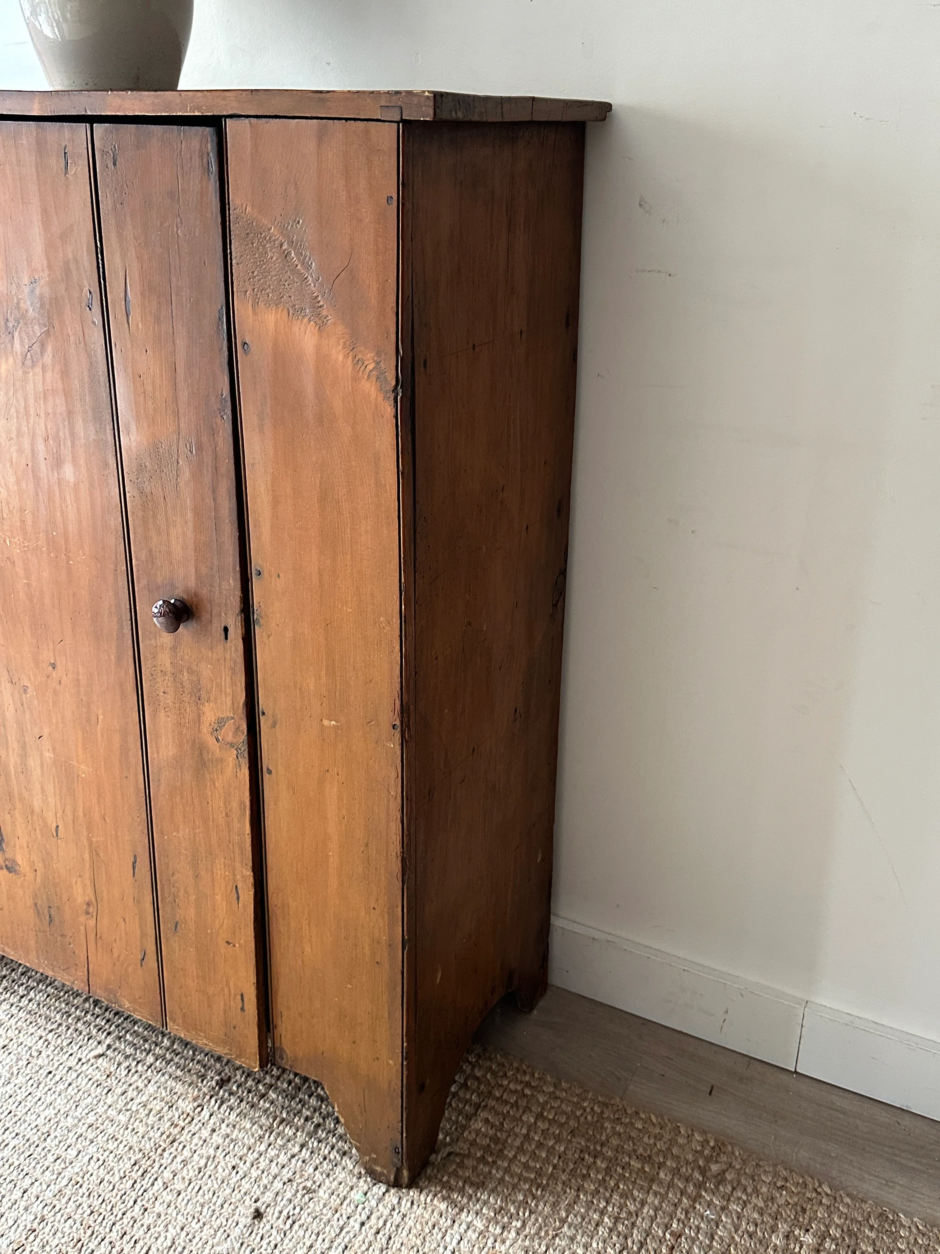 Early American pine cupboard - Image 4