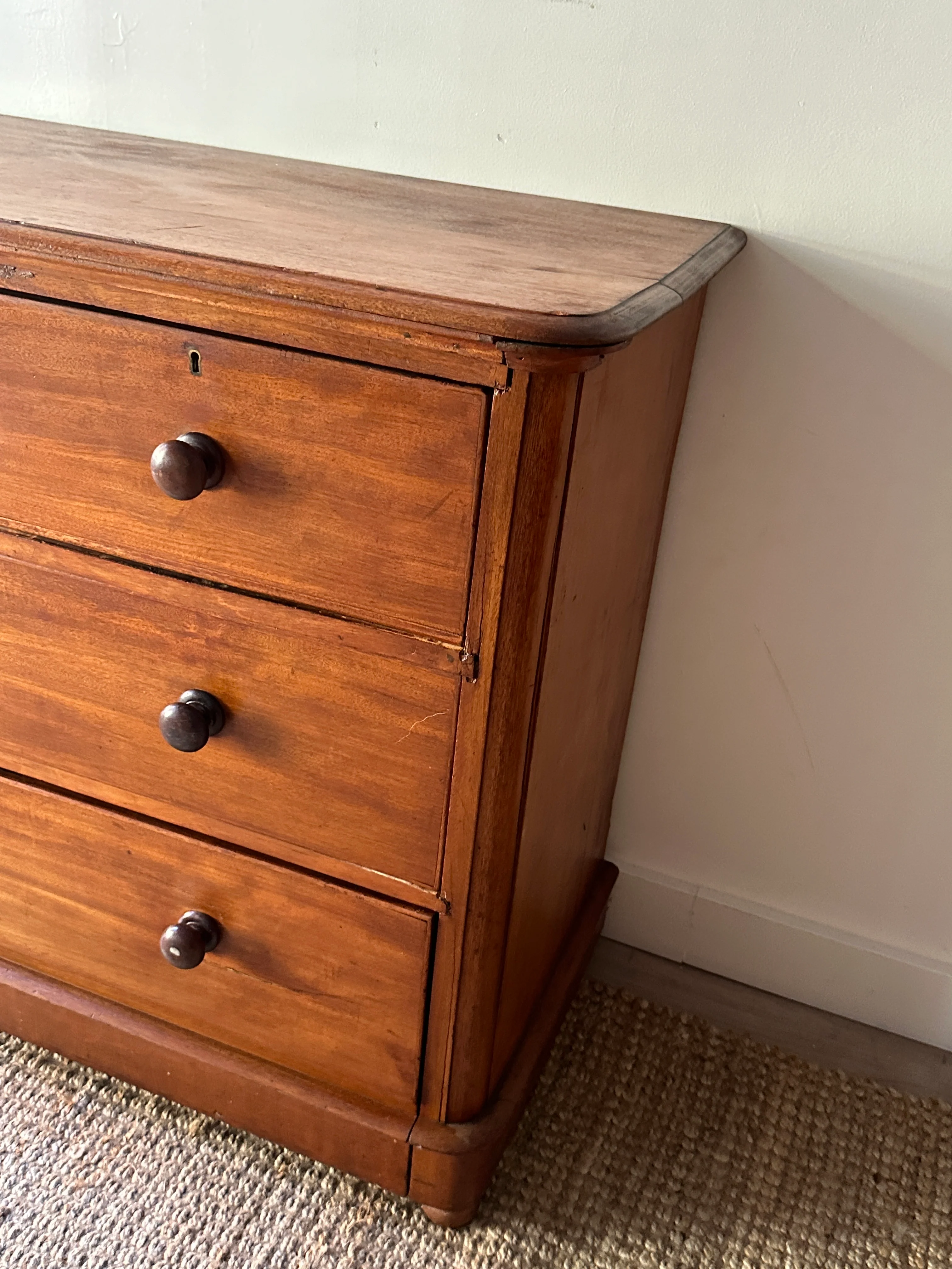 Early American pine dresser - Image 4