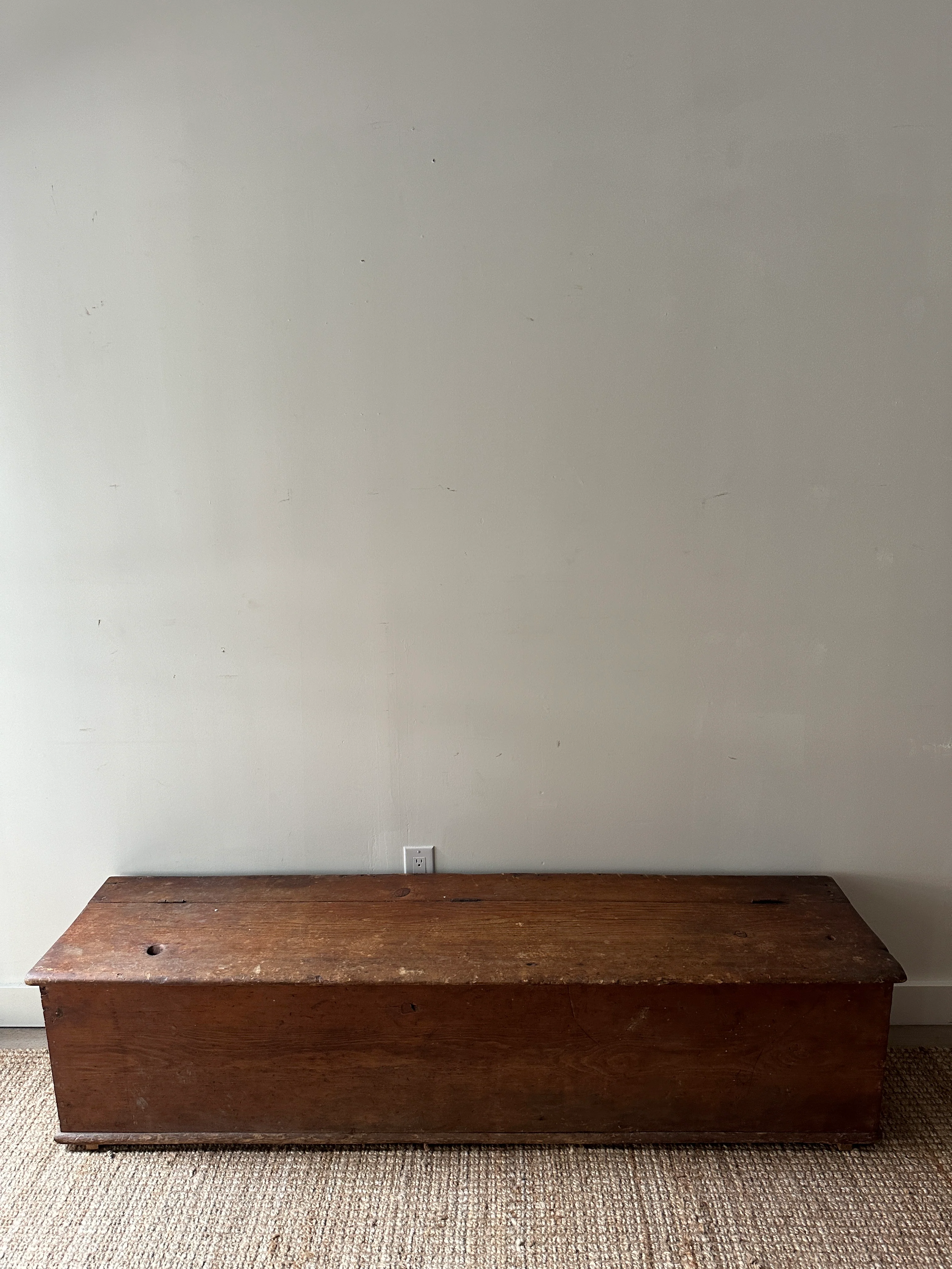Early American storage bench - Image 4