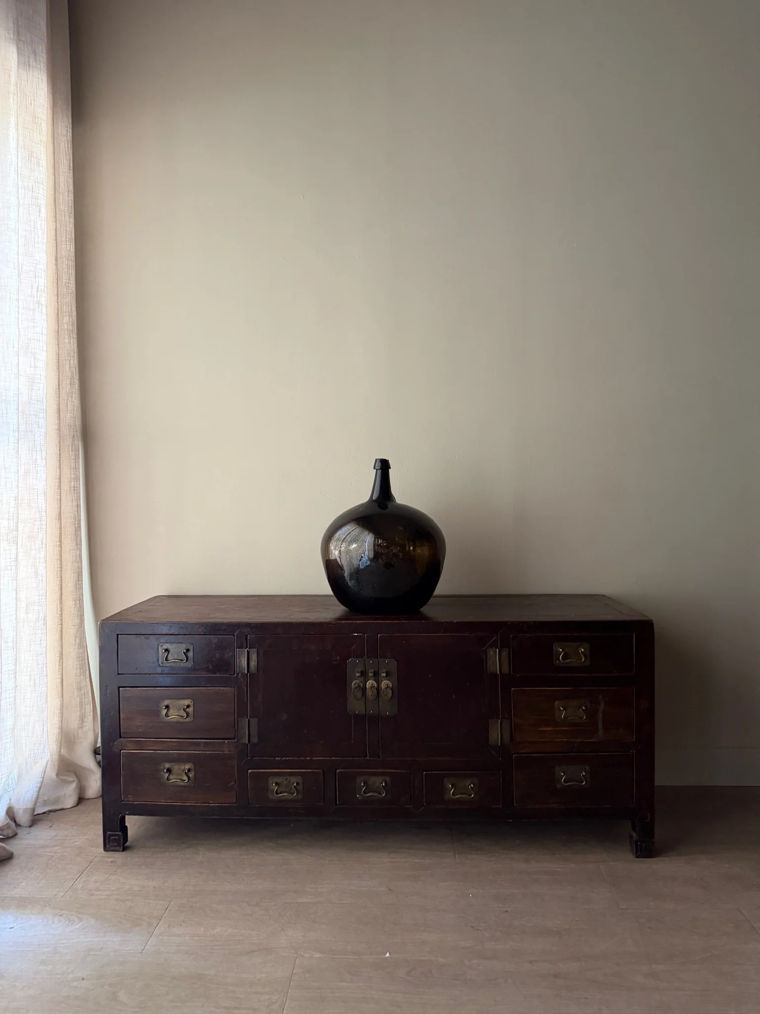 Elmwood credenza - Image 2
