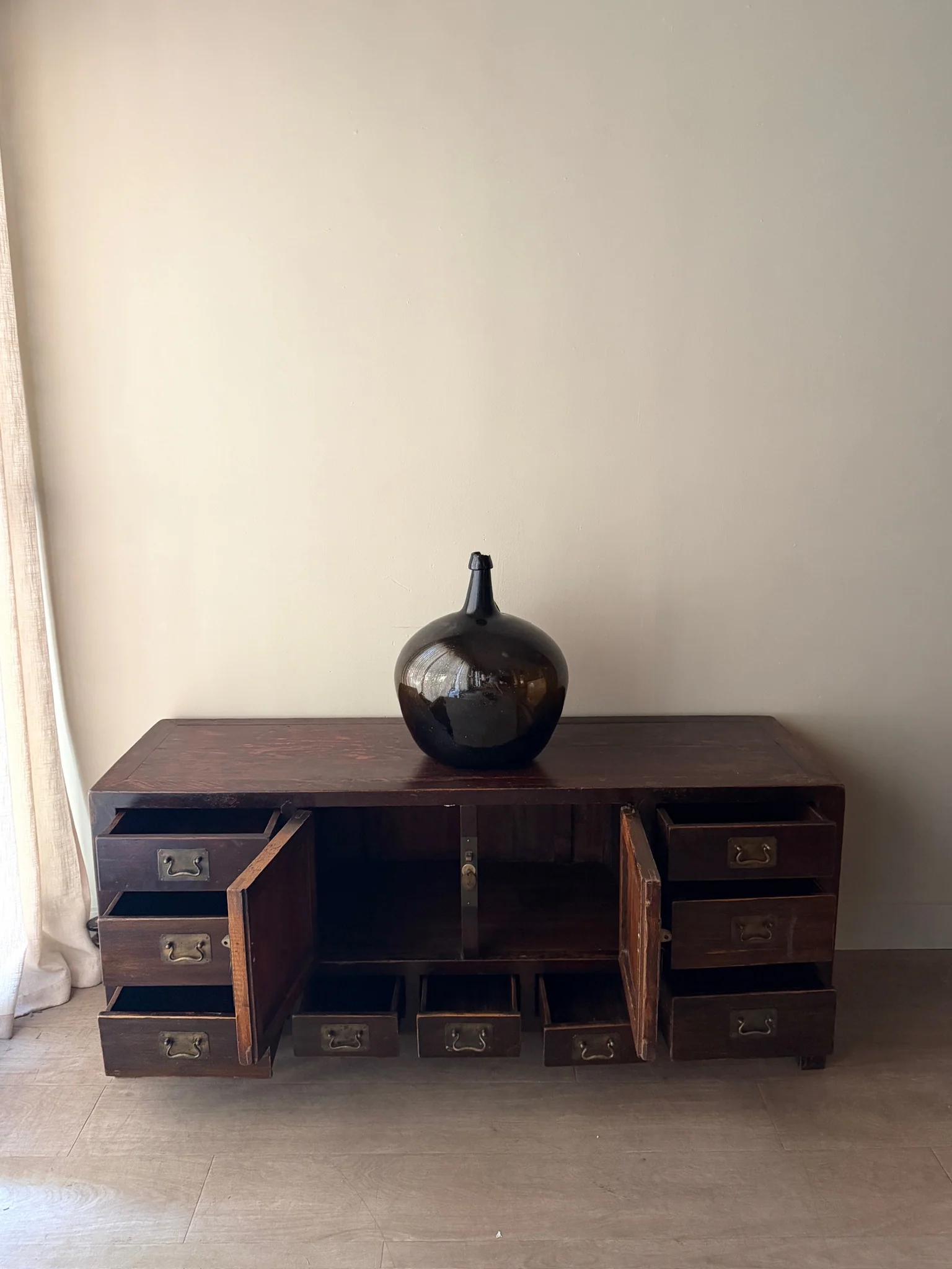 Elmwood credenza - Image 5