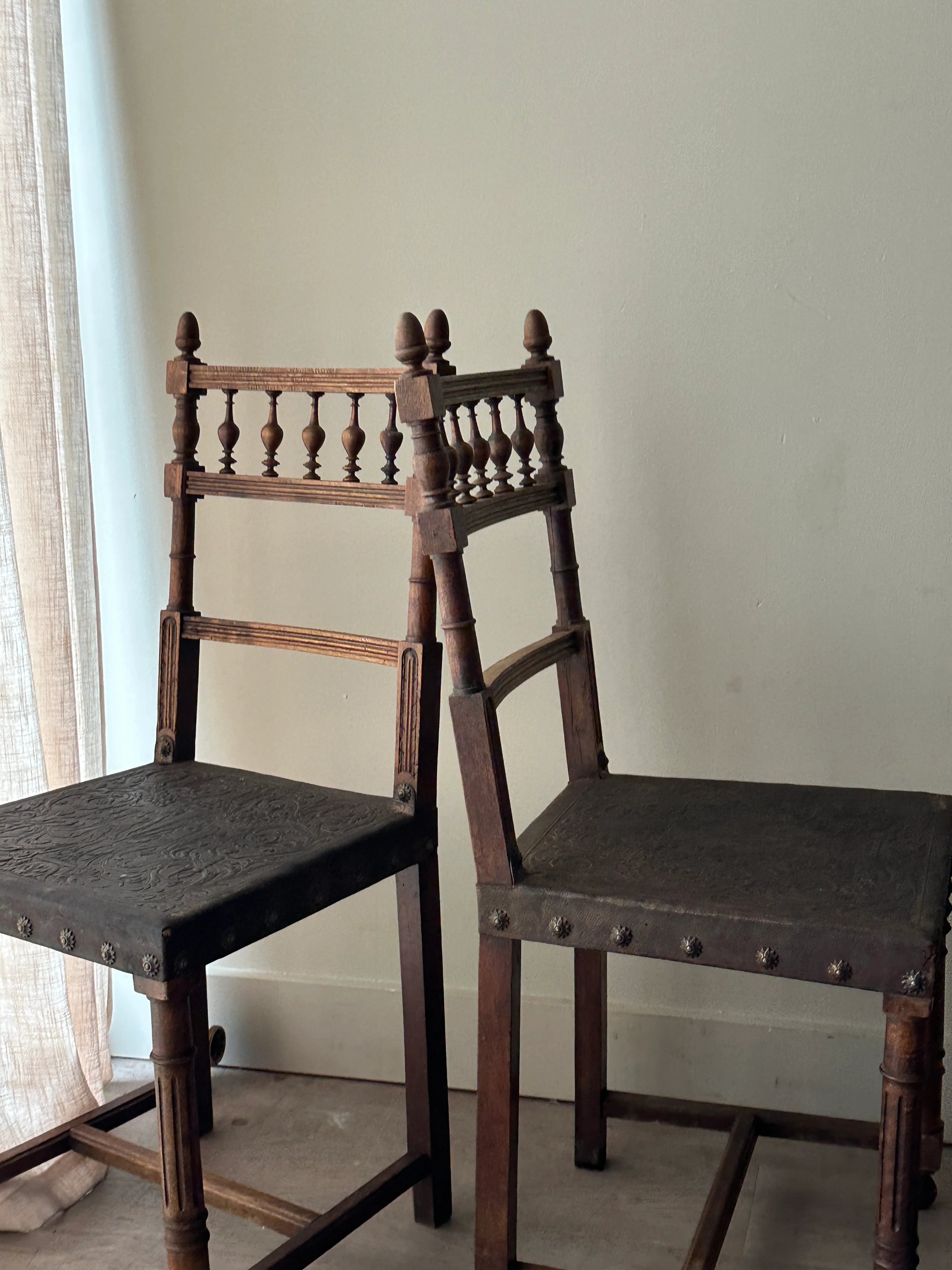 Embossed leather chairs. Sets of 2. - Image 5