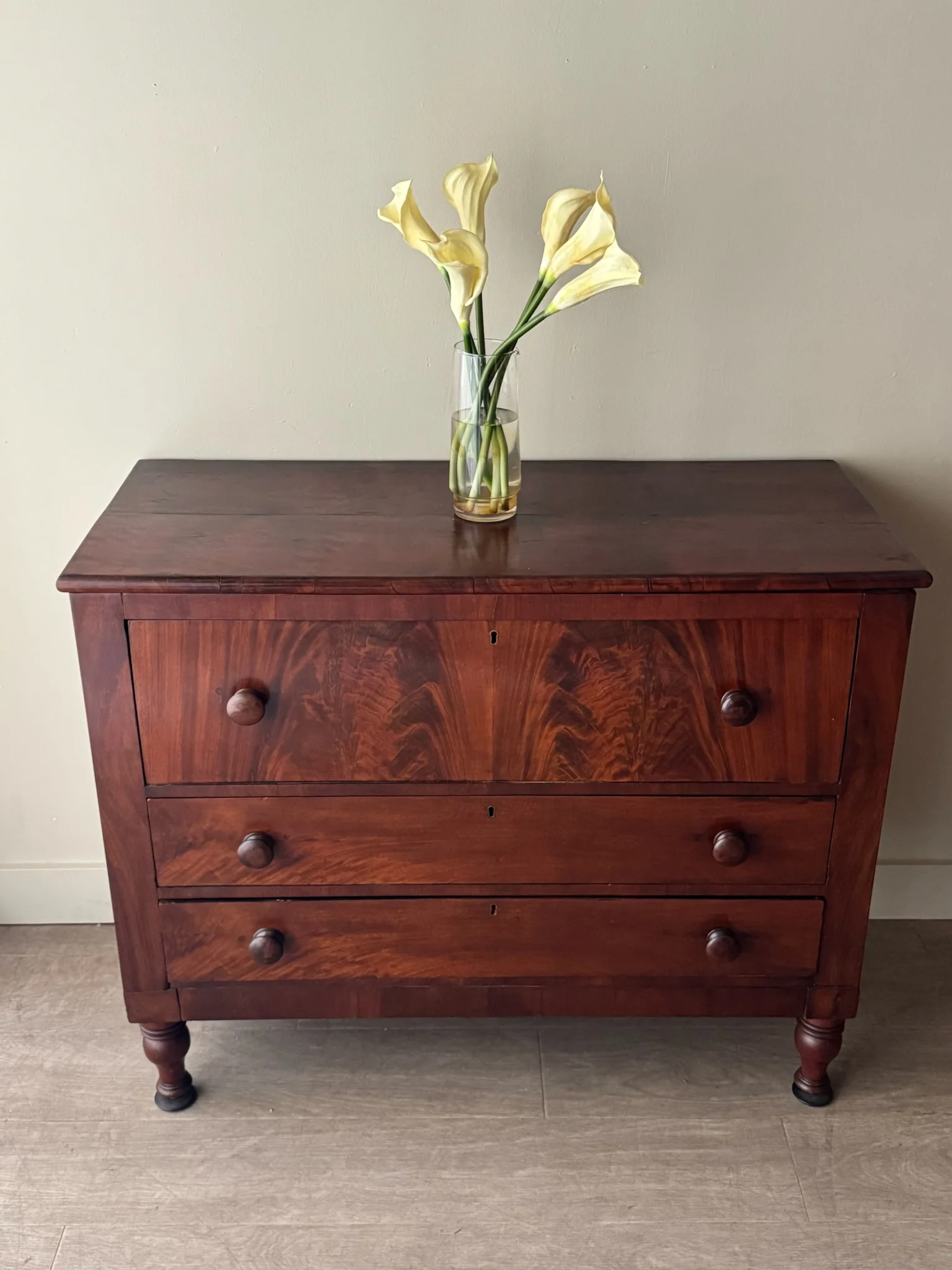 Empire mahogany 3 drawer dresser - Image 2