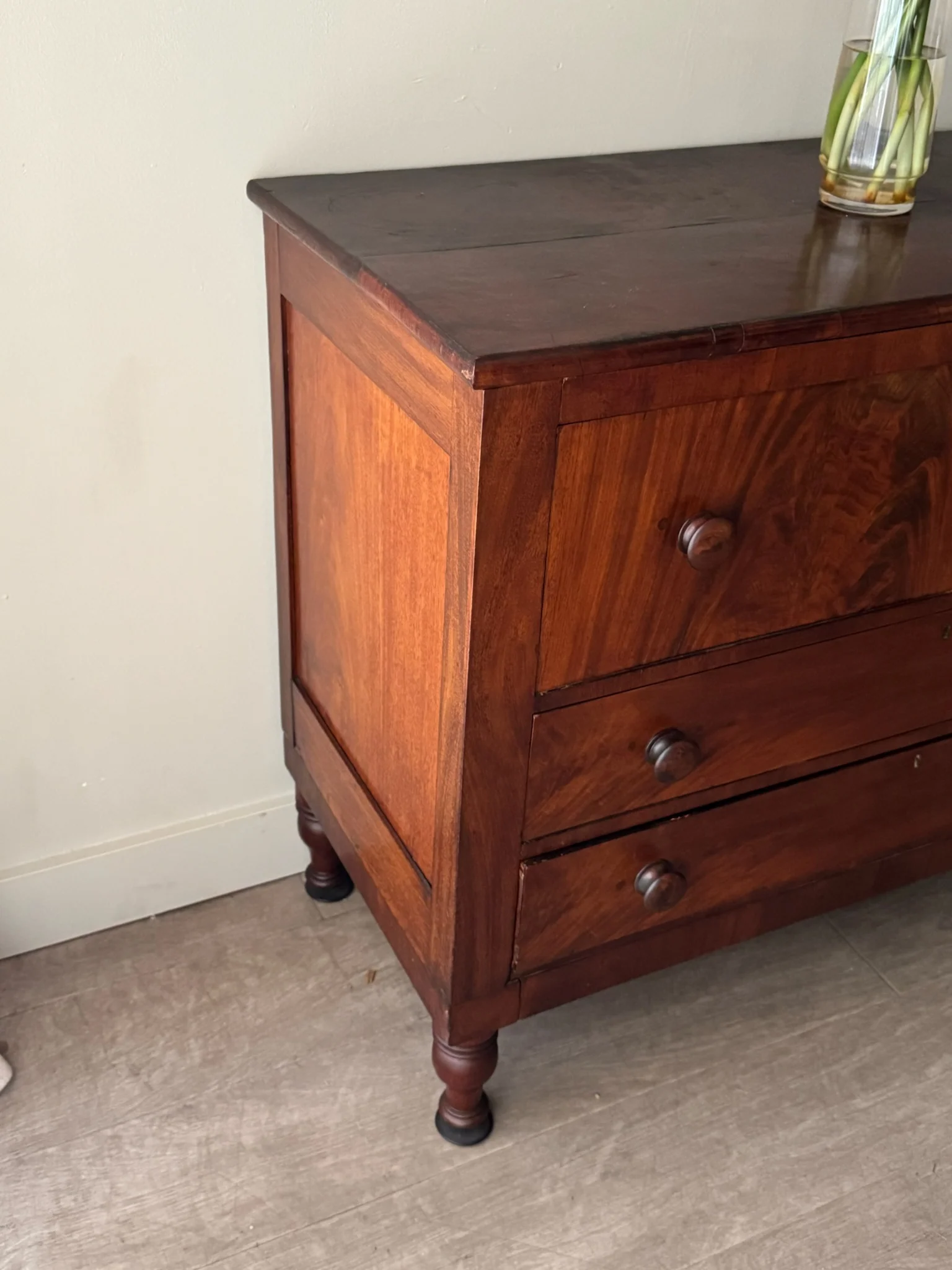 Empire mahogany 3 drawer dresser - Image 3