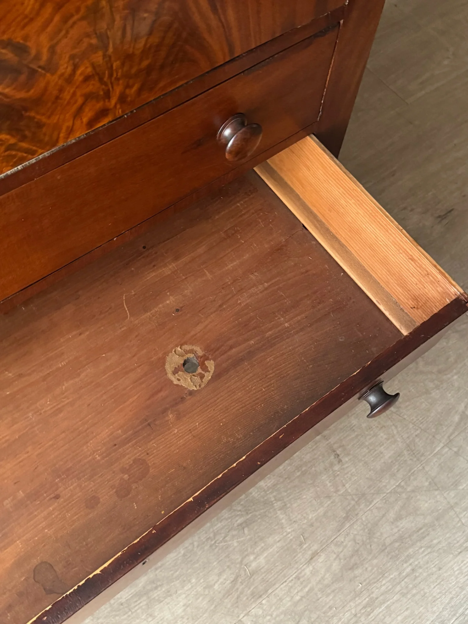 Empire mahogany 3 drawer dresser - Image 6