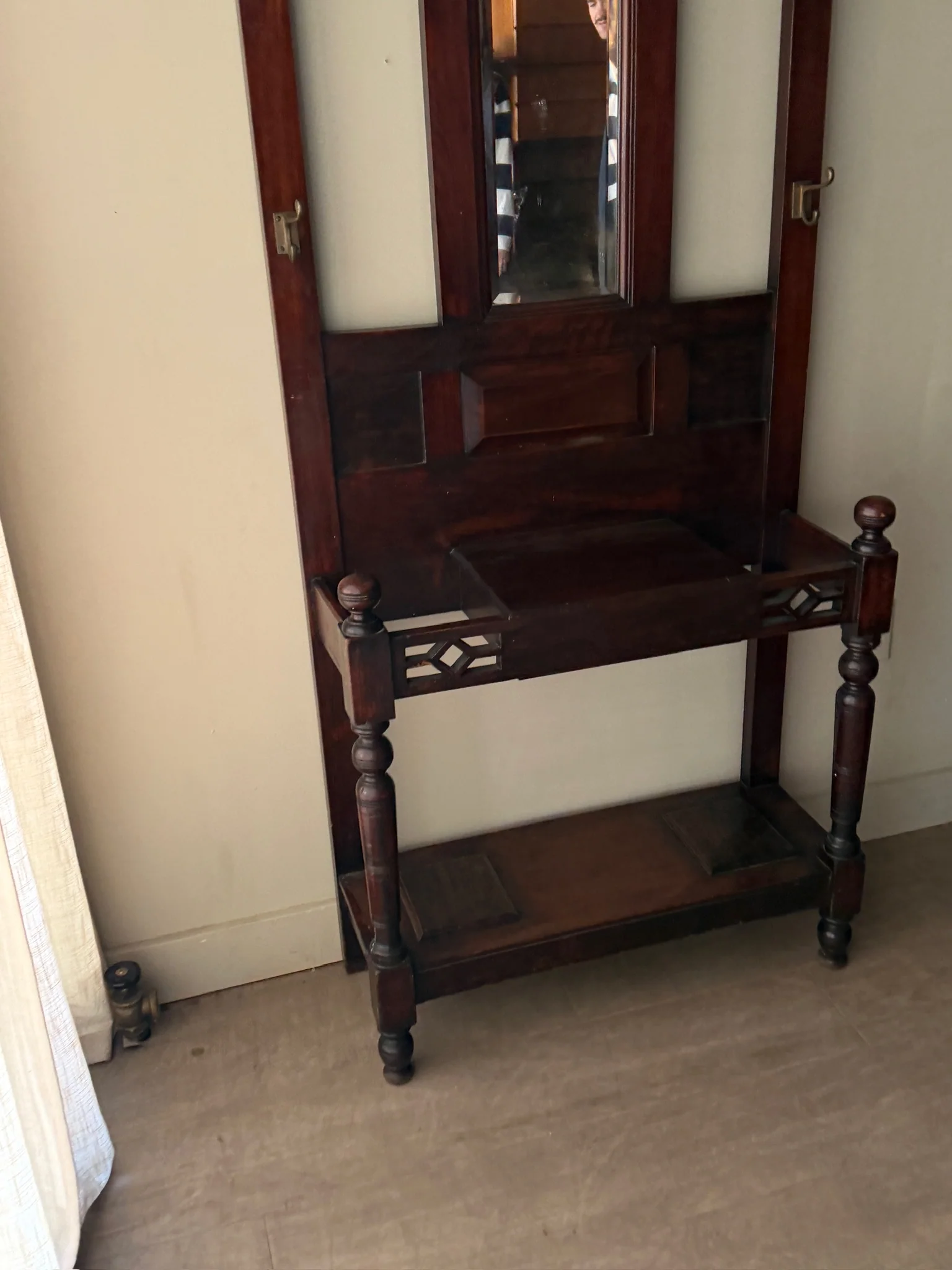 English early Victorian walnut hall tree - Image 2