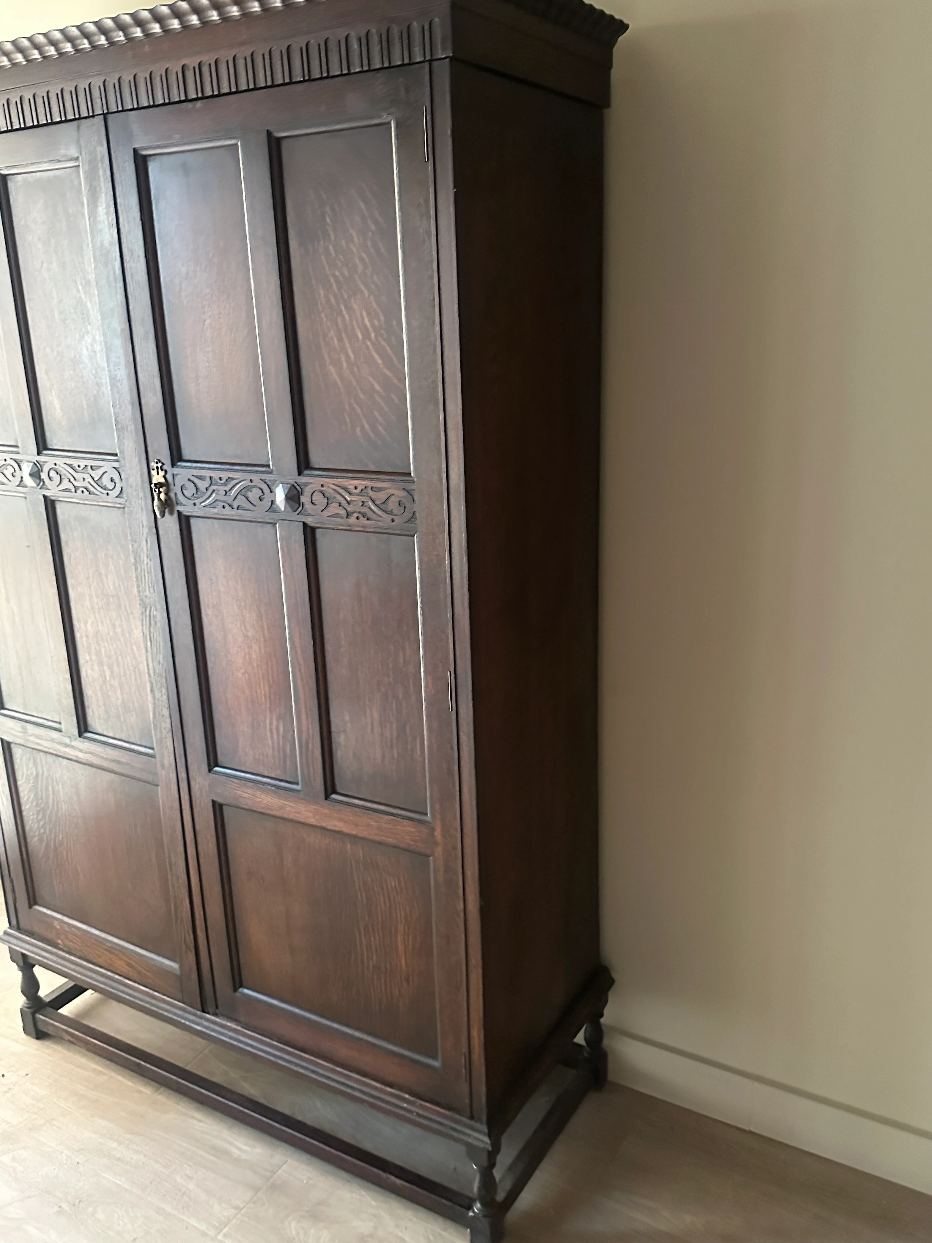 English oak wardrobe - Image 3