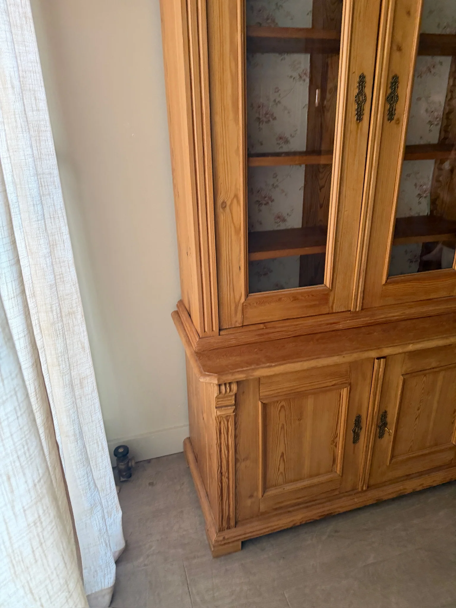 English pine two piece hutch - Image 3