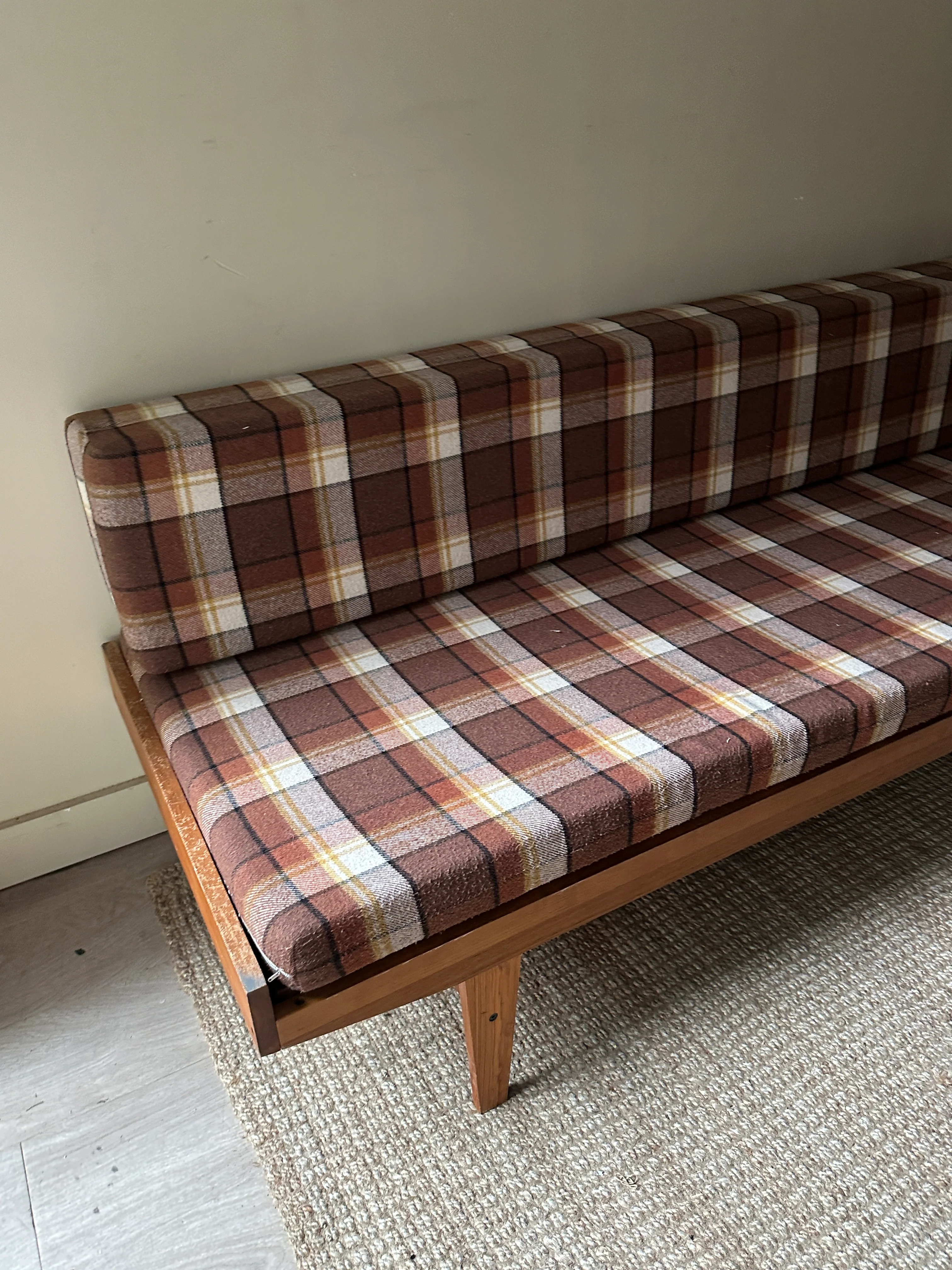 Expanding oak daybed with original upholstery - Image 2