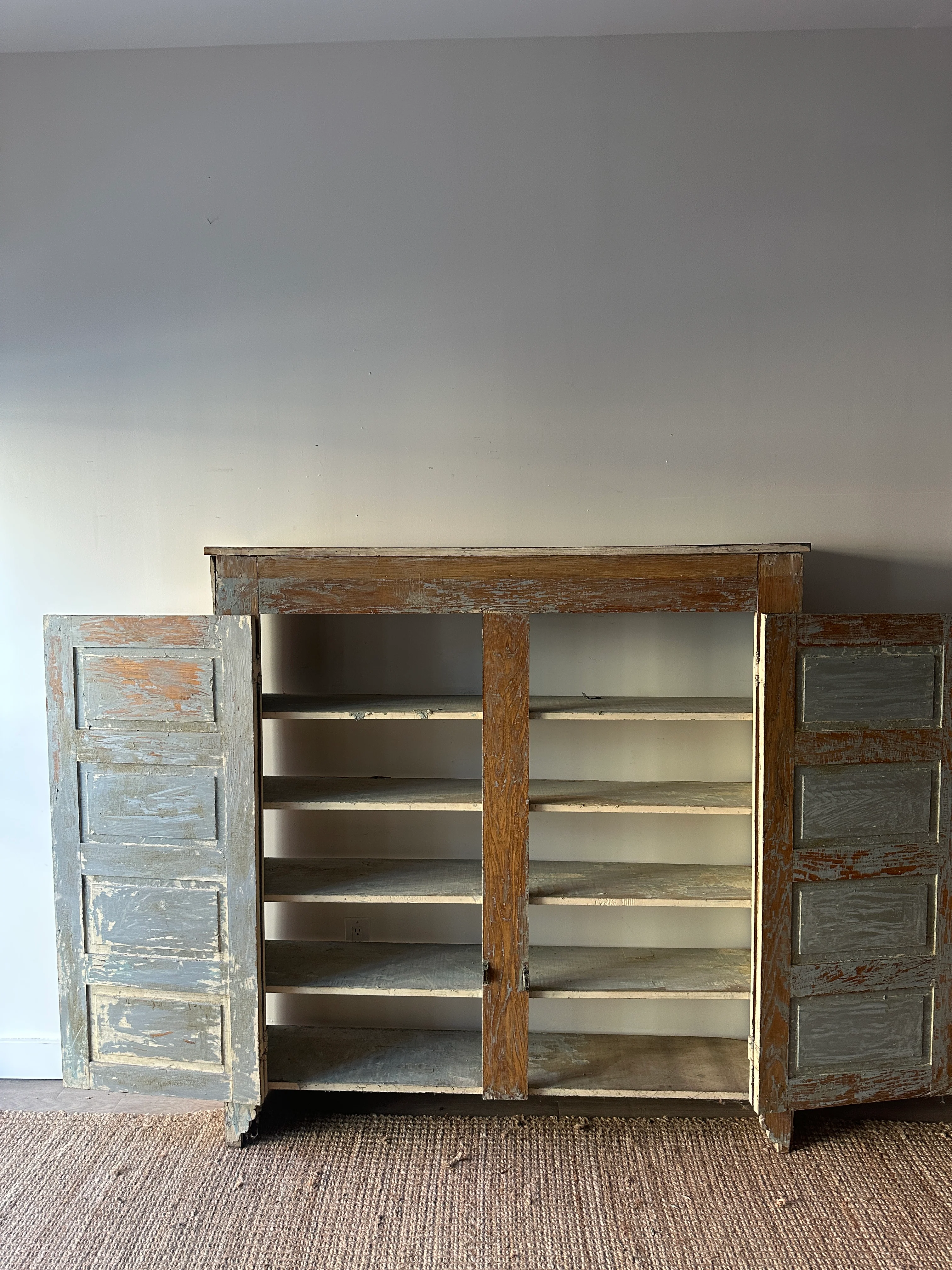 Farmhouse cupboard - Image 4