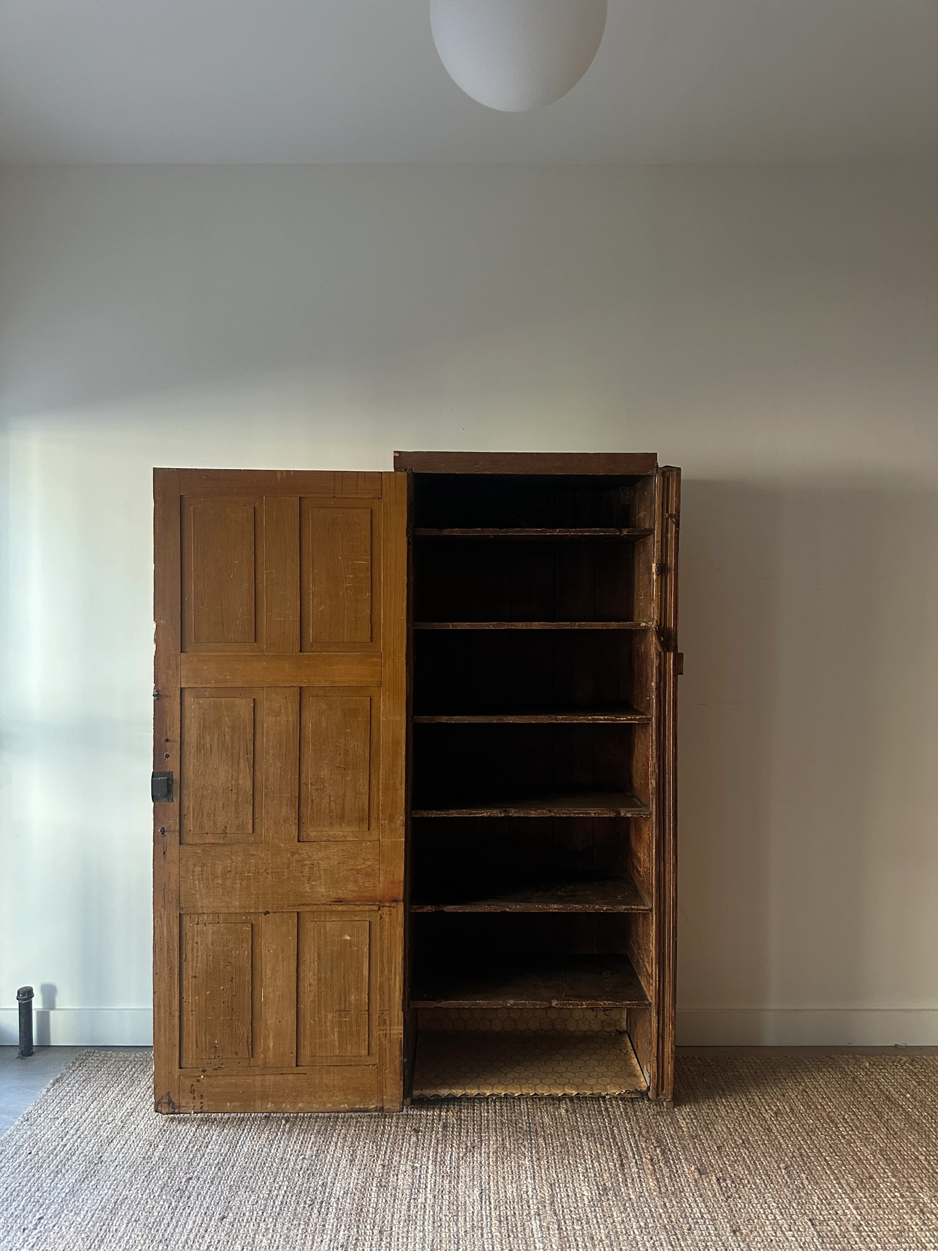 Farmhouse cupboard - Image 4