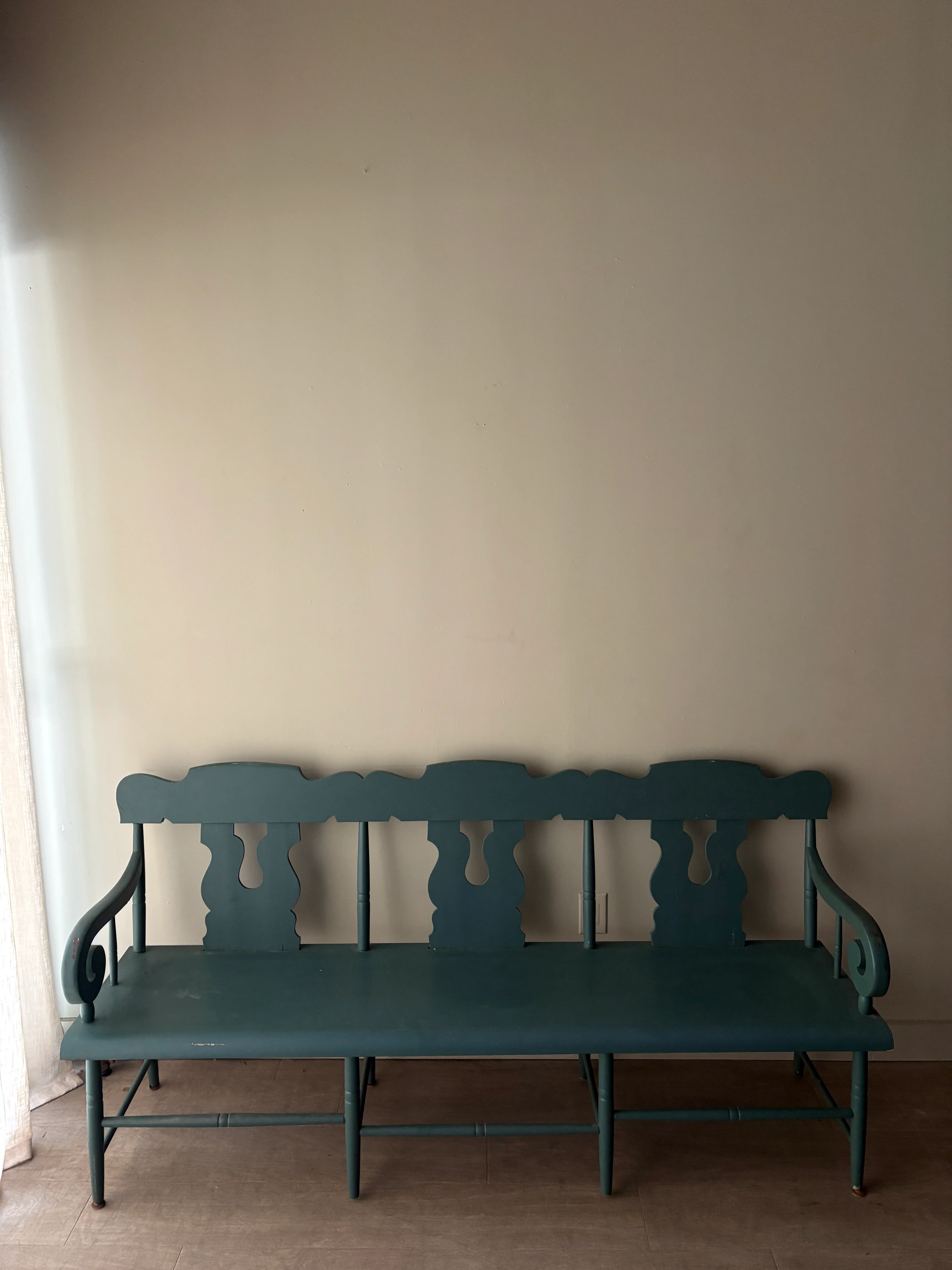 Farmhouse painted deacon’s bench - Image 2