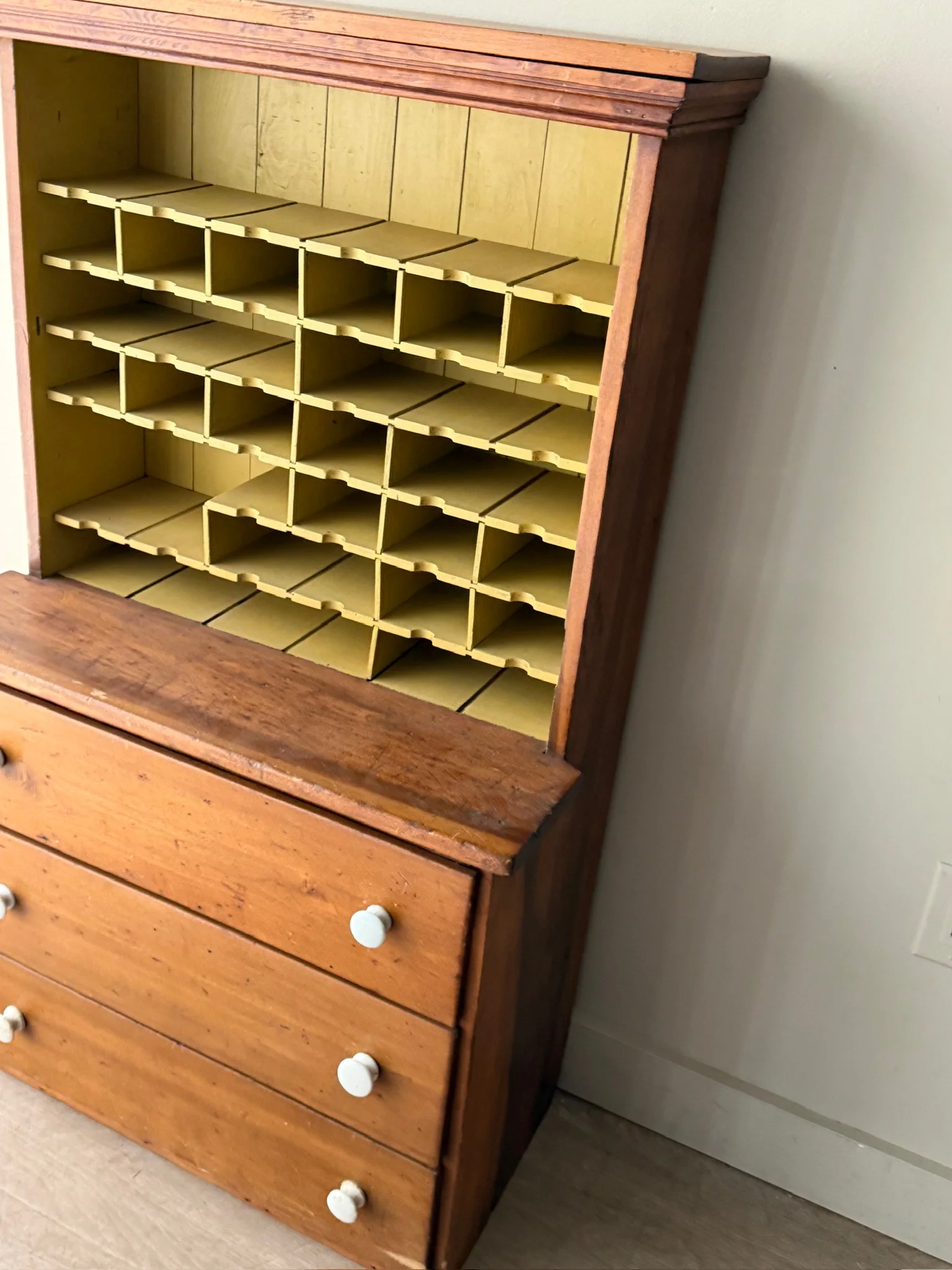 Farmhouse pine cubby hutch - Image 4