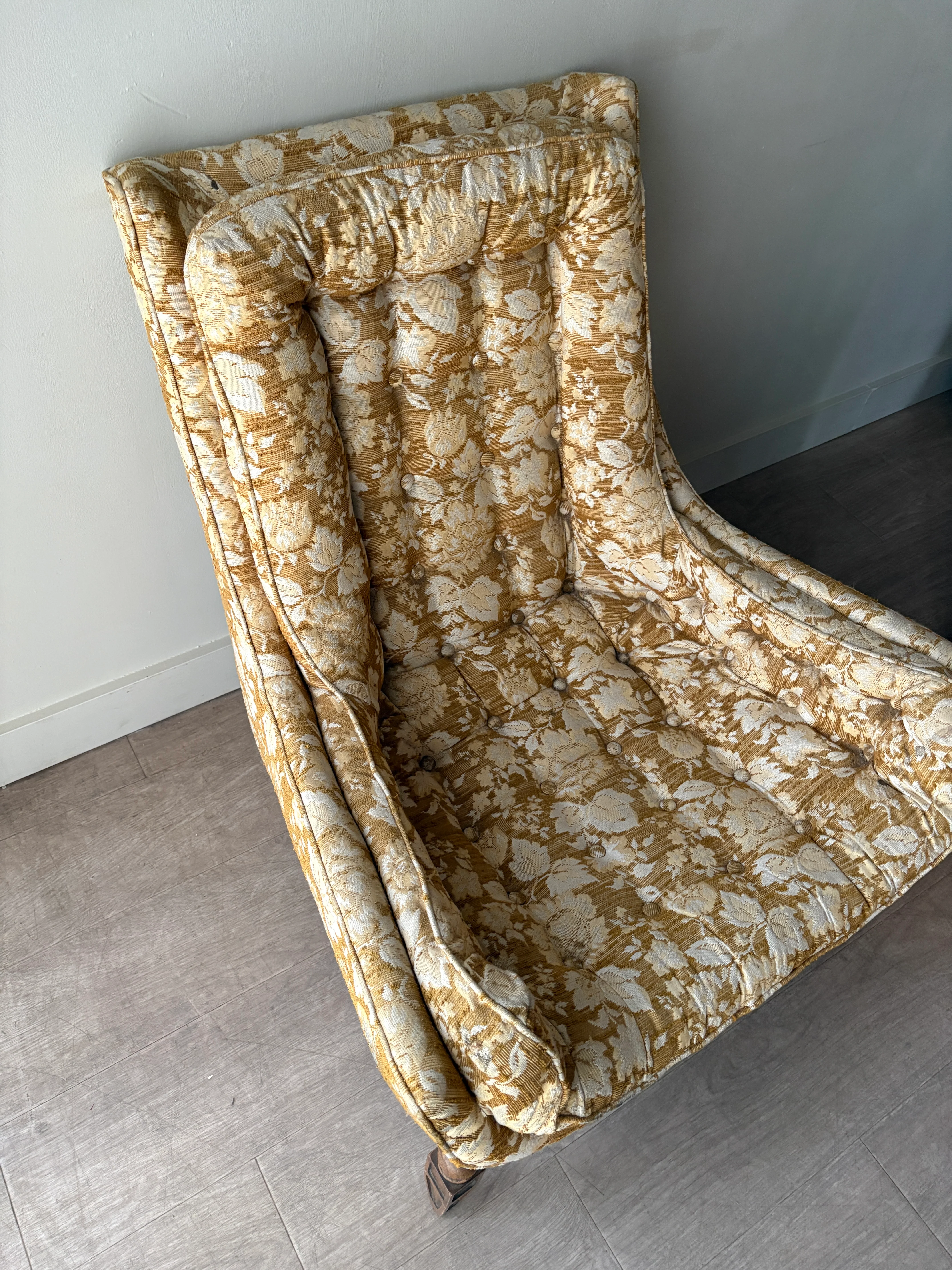Floral upholstered directoire lounge chair - Image 3