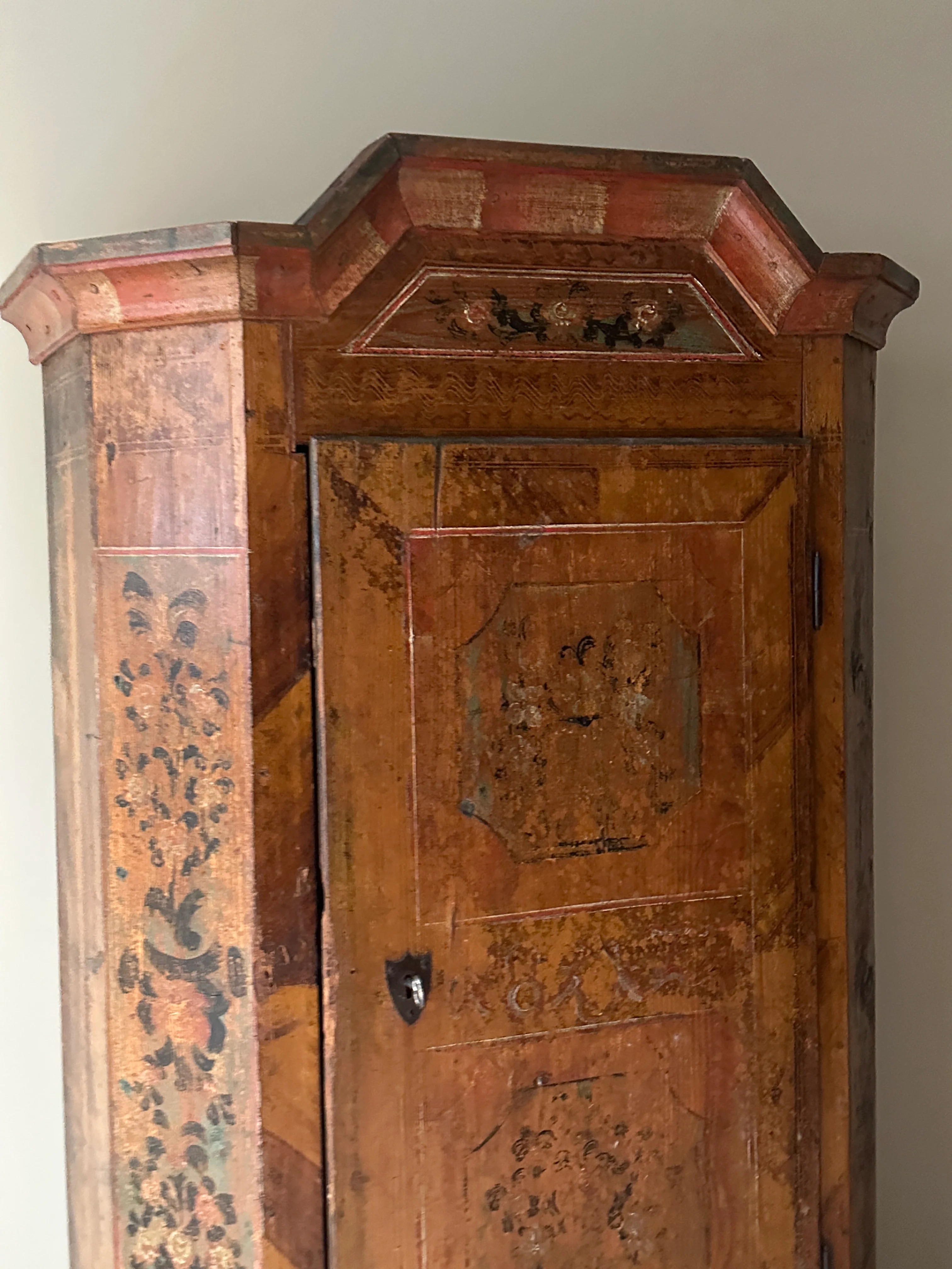 Folk painted cabinet - Image 10