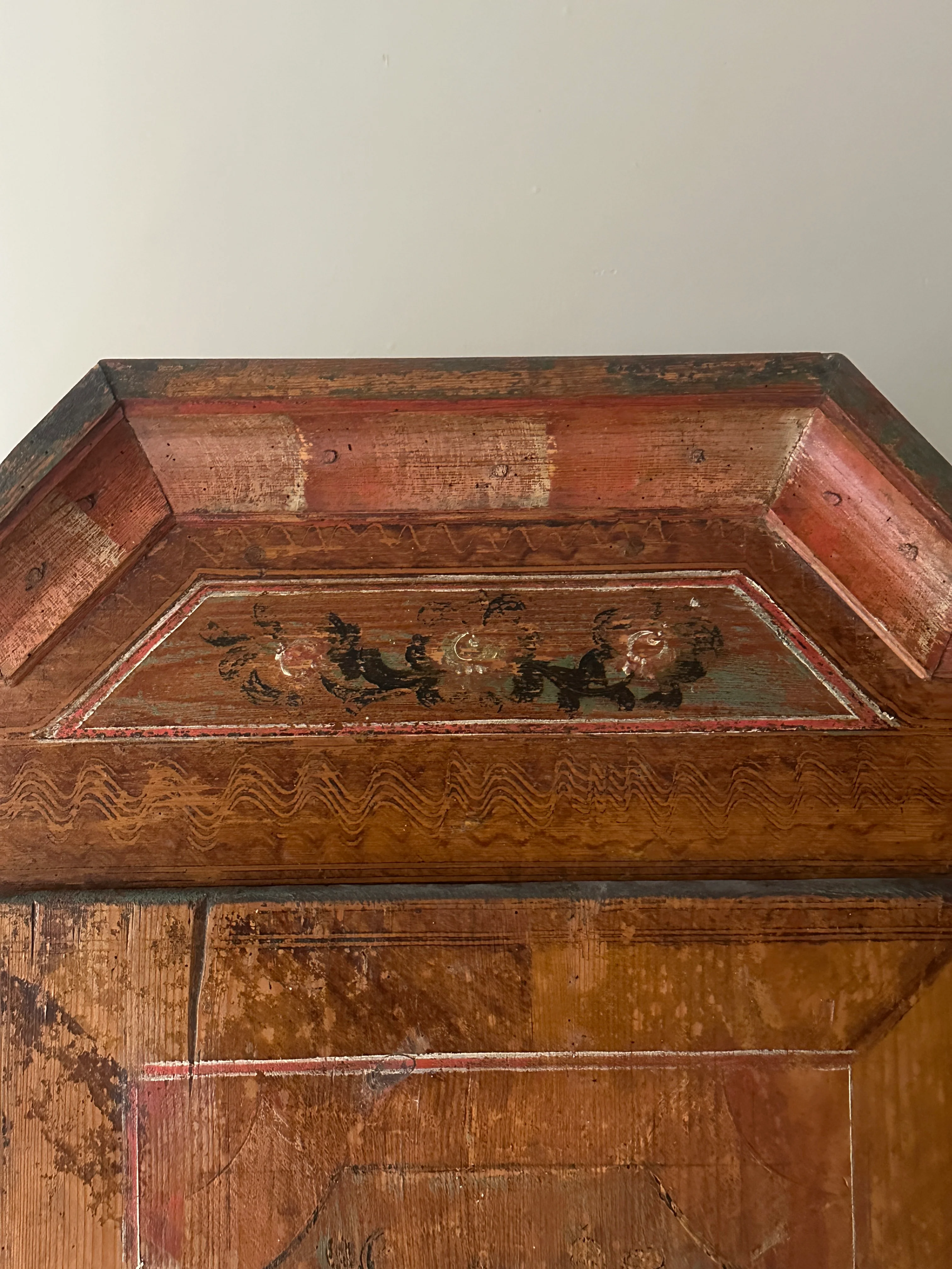 Folk painted cabinet - Image 6