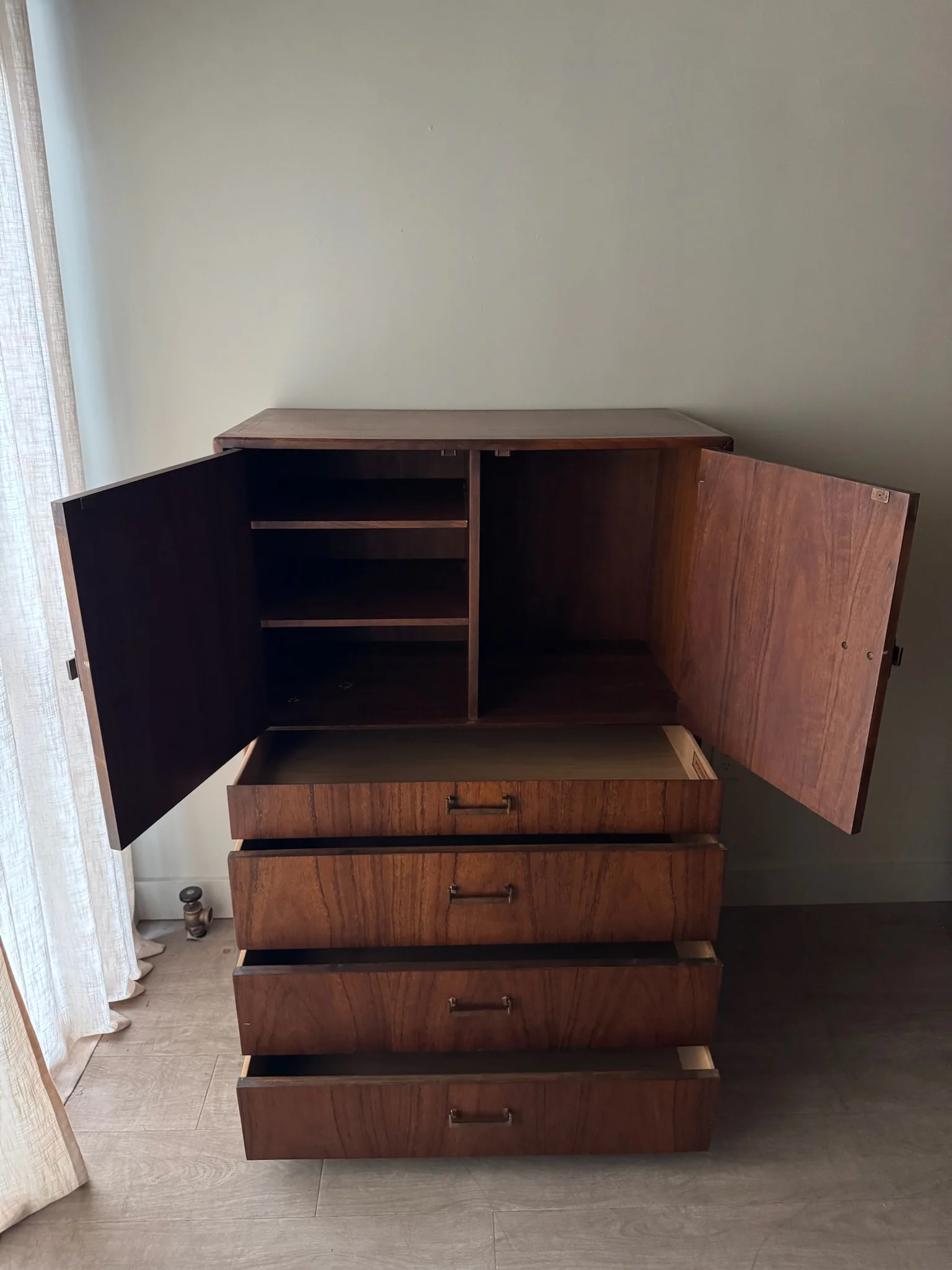 Founders walnut gentlemen’s dresser - Image 6