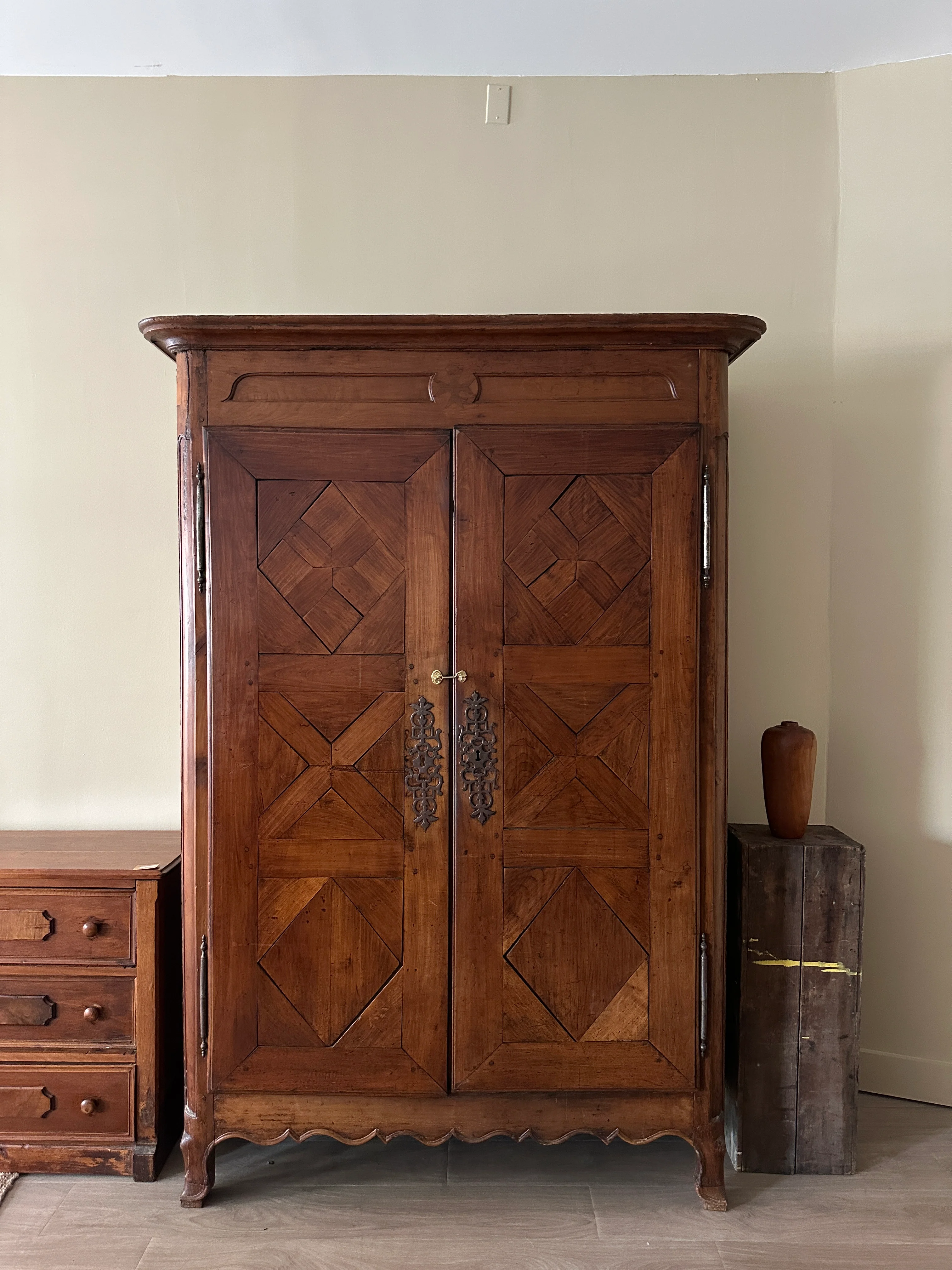 French armoire - Image 2