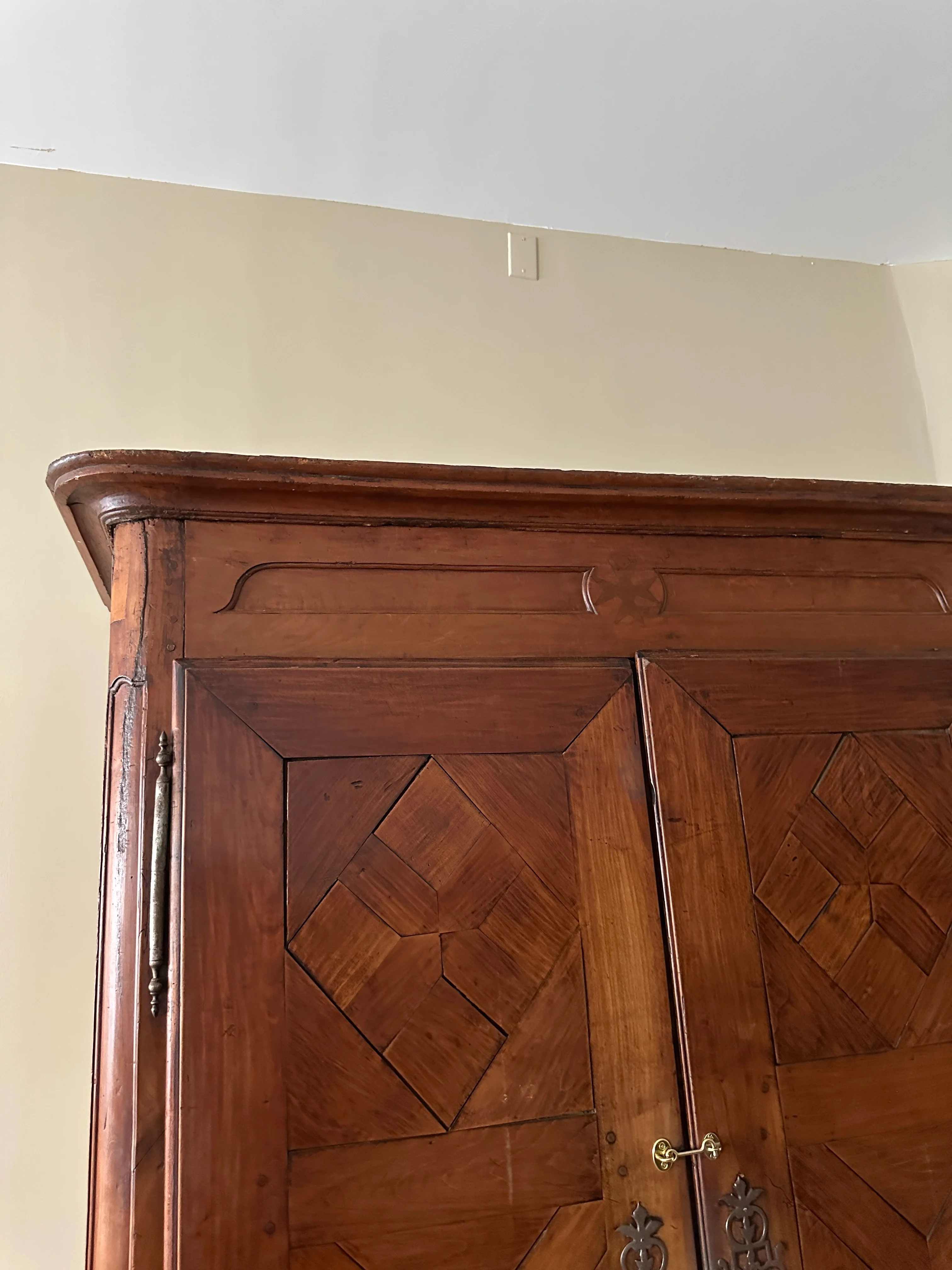 French armoire - Image 5