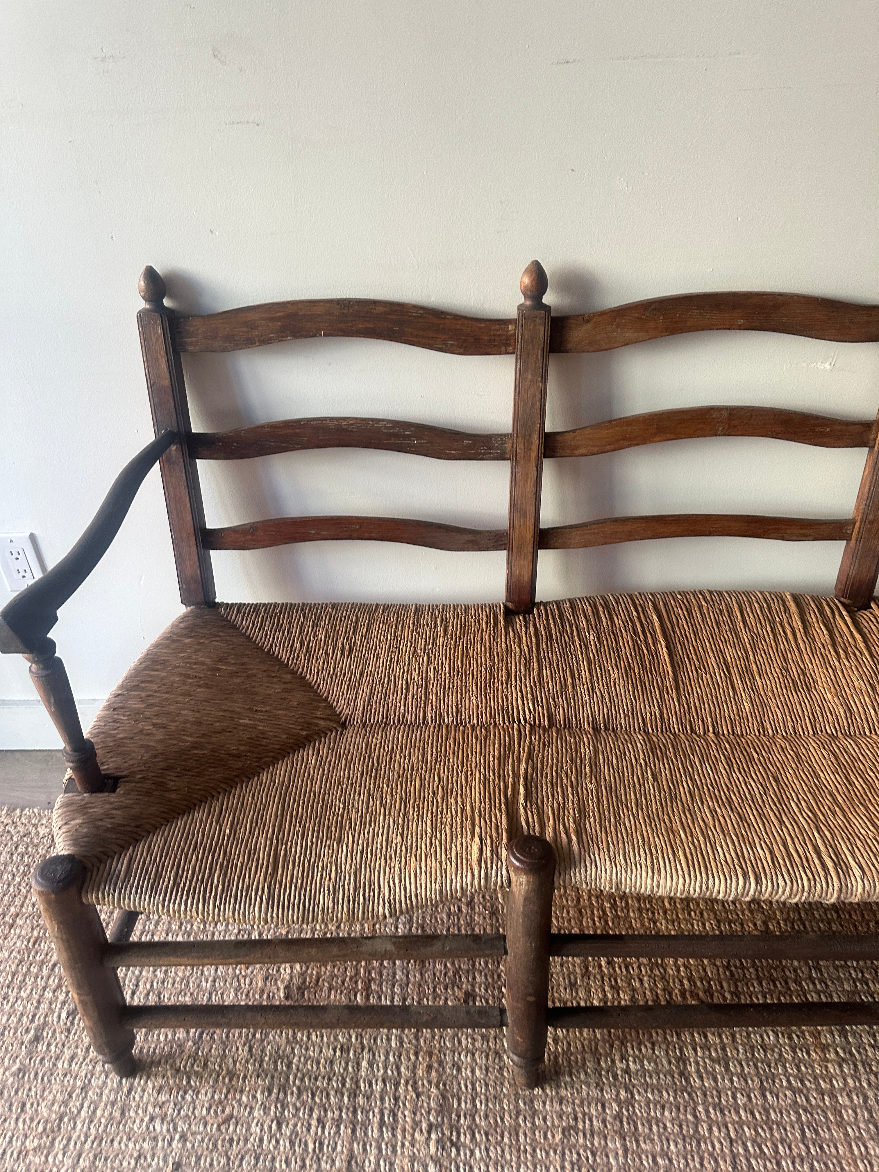 French provincial rush seat bench - Image 3