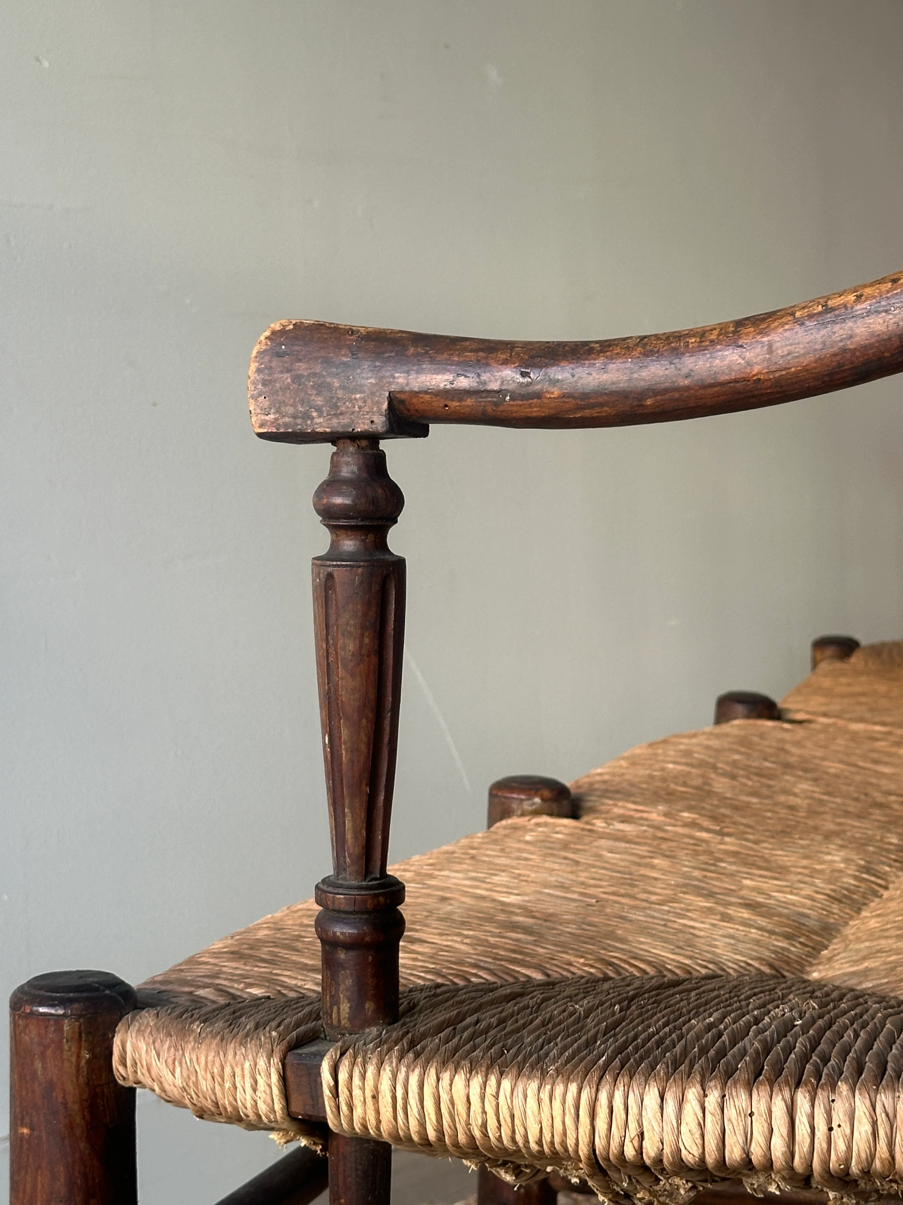 French provincial rush seat bench - Image 7