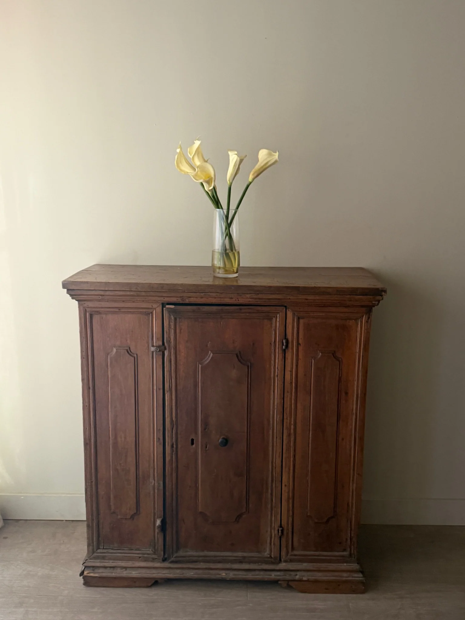 French walnut cupboard - Image 2