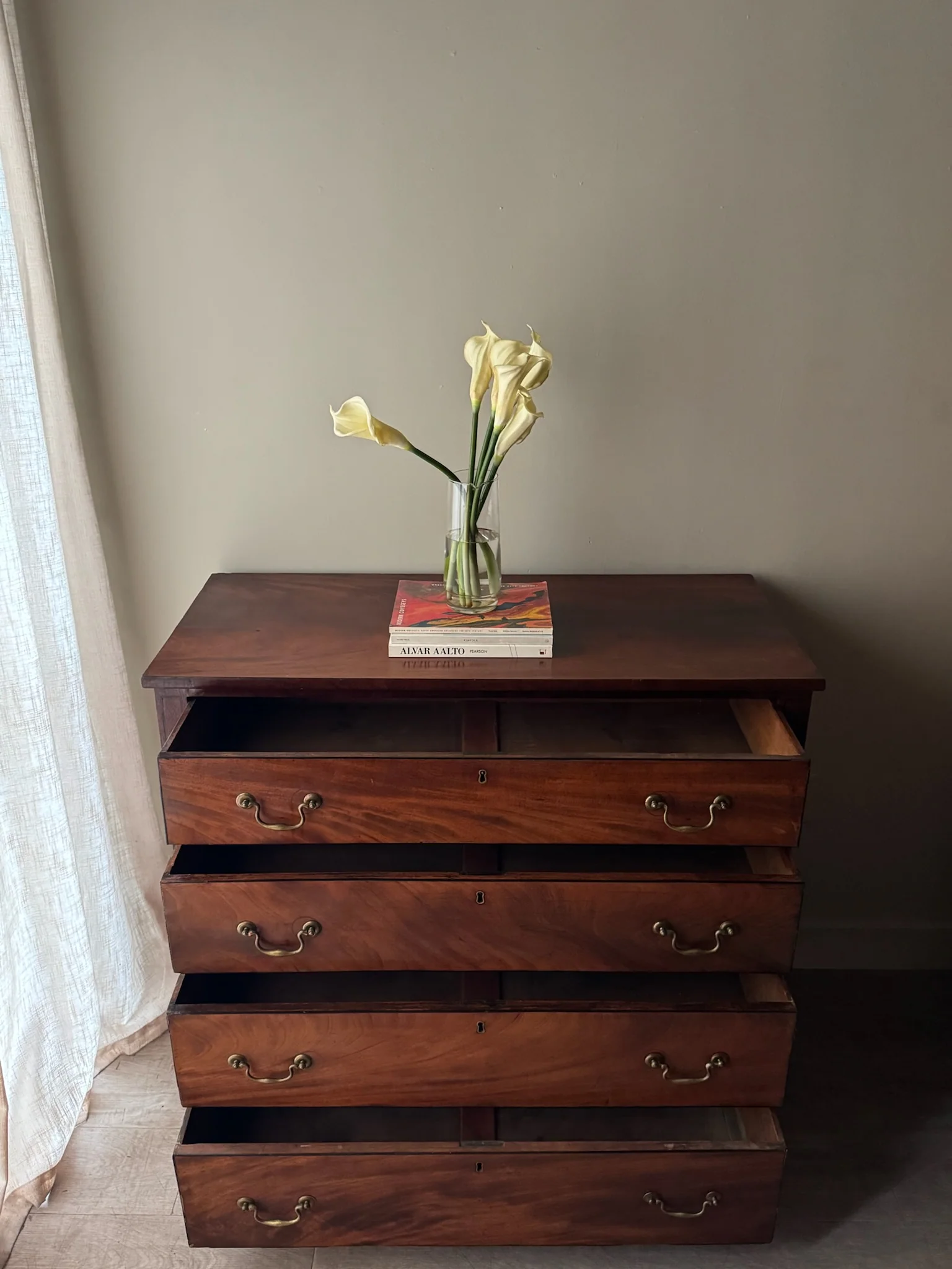 Georgian Mahogany dresser - Image 4