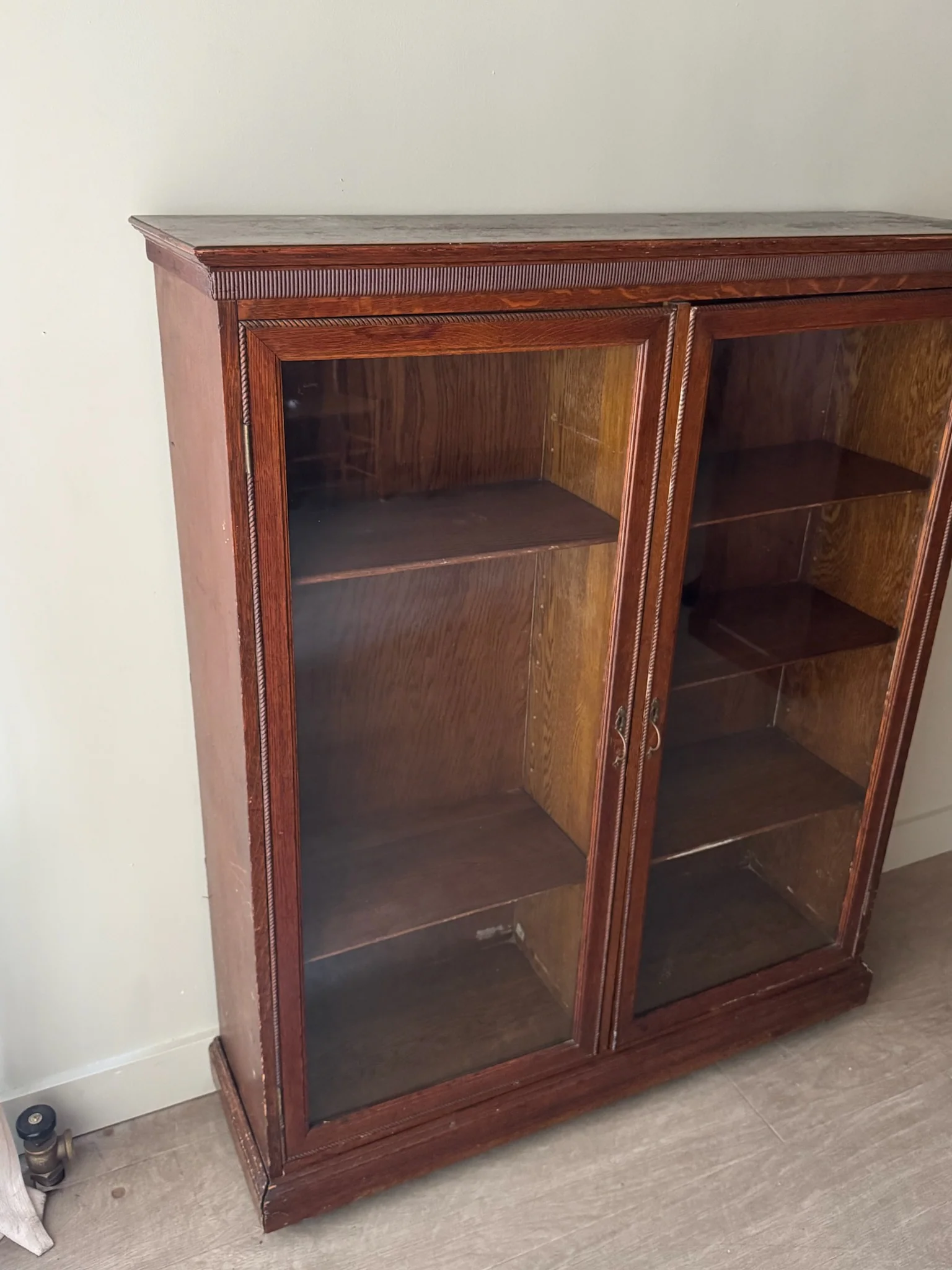 Golden oak display cabinet - Image 2