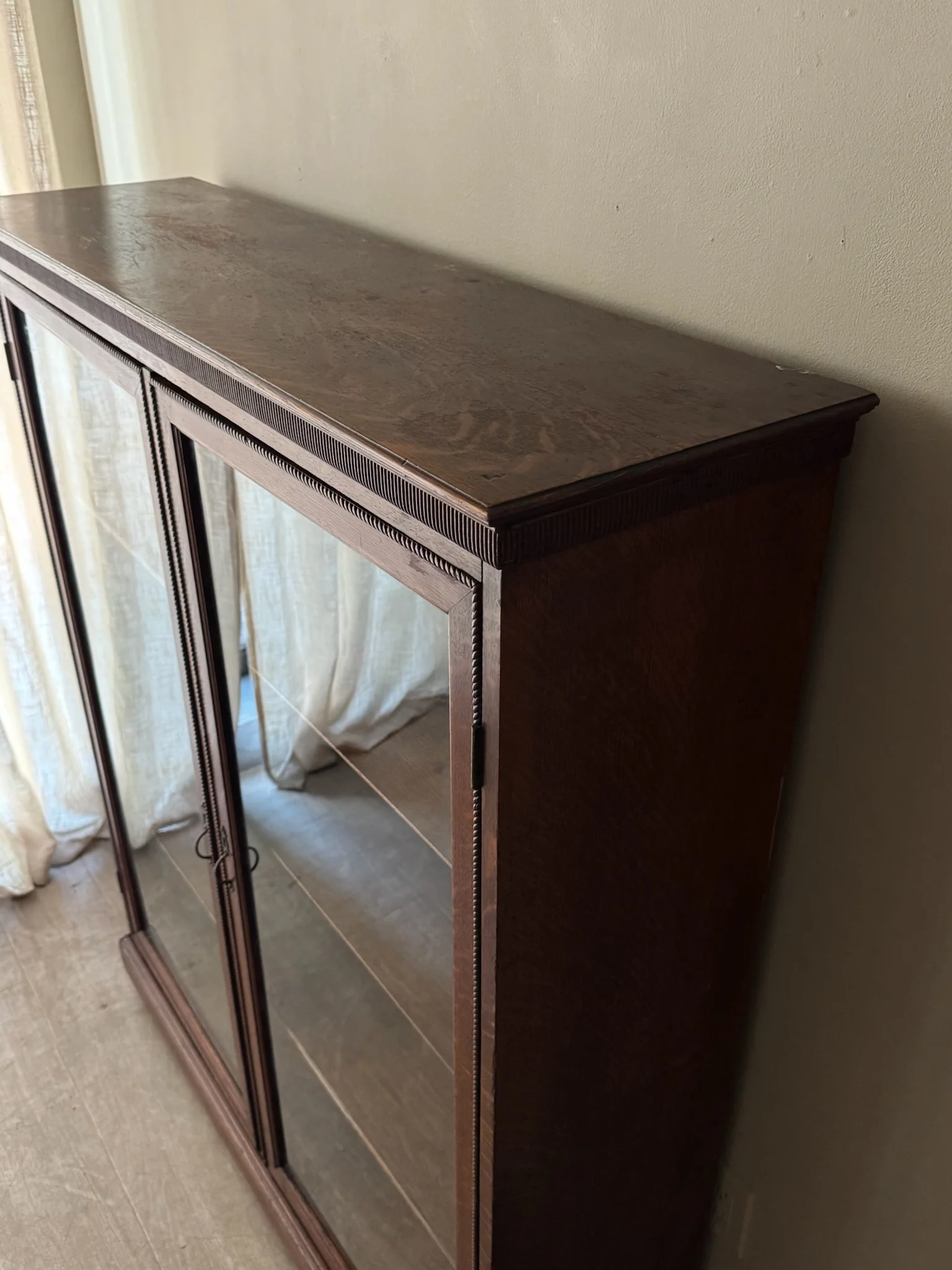 Golden oak display cabinet - Image 3