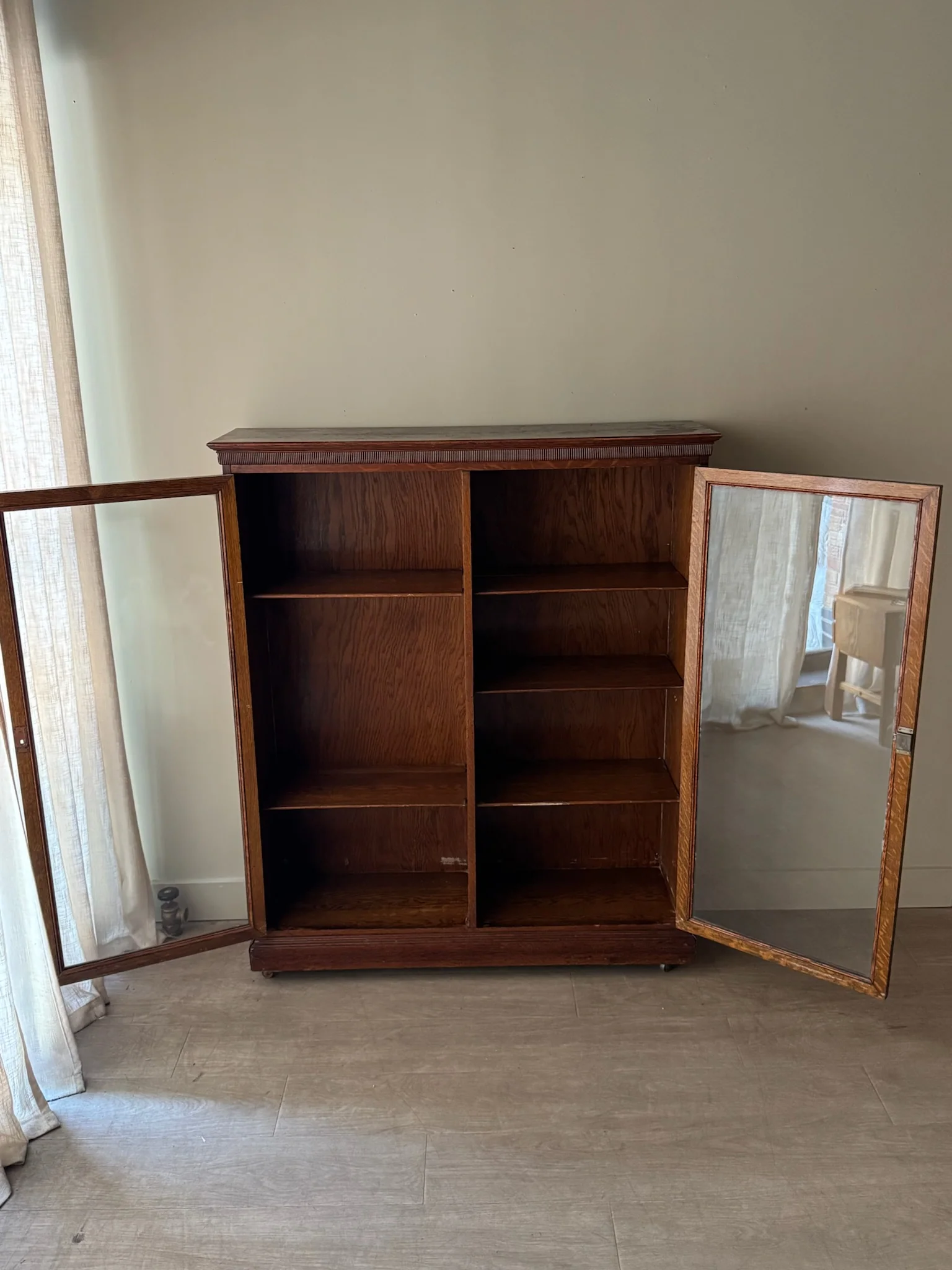 Golden oak display cabinet - Image 6