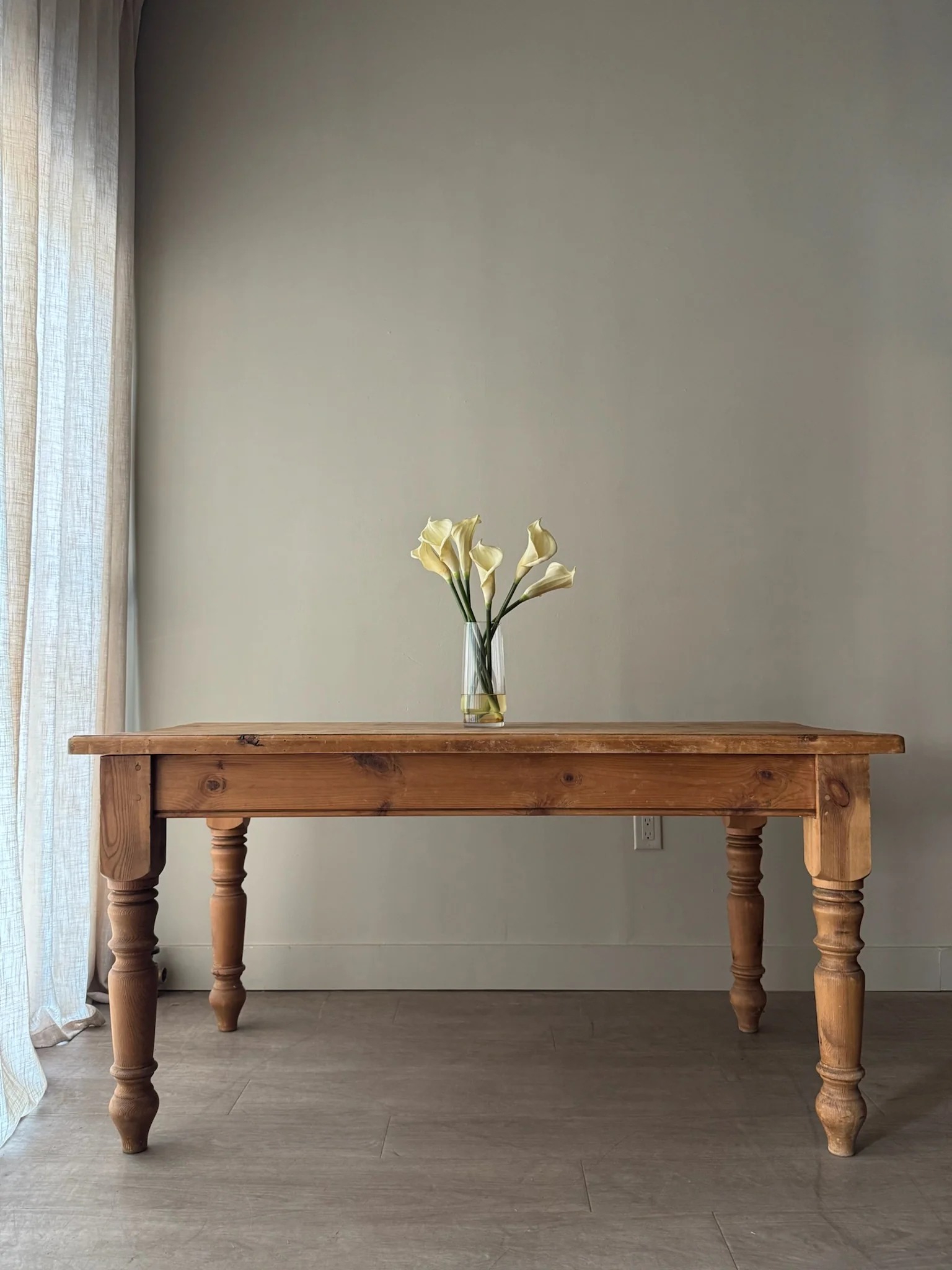 Gustavian pine dining table