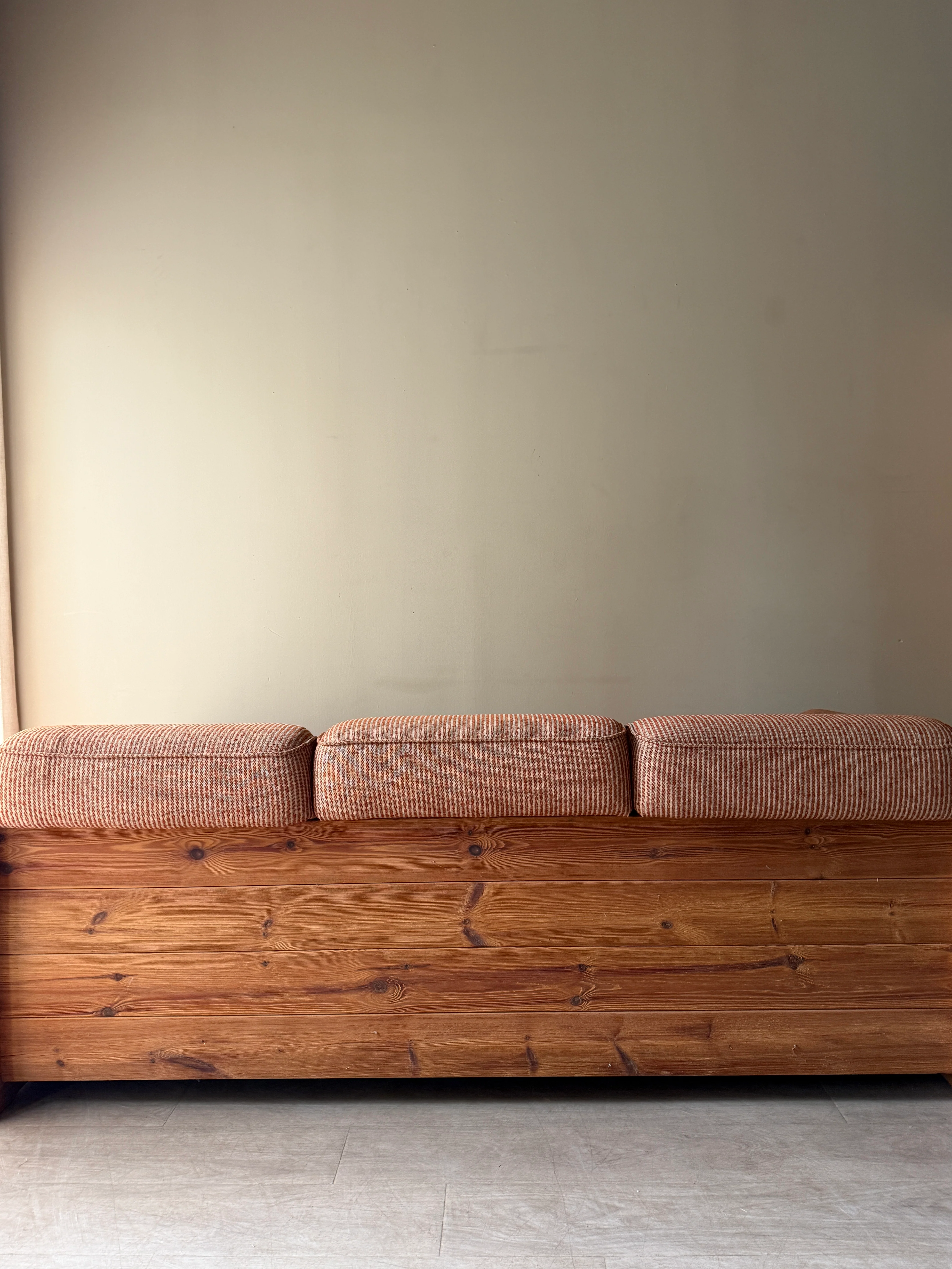 Hans Frydedal pine sofa in striped upholstery - Image 7