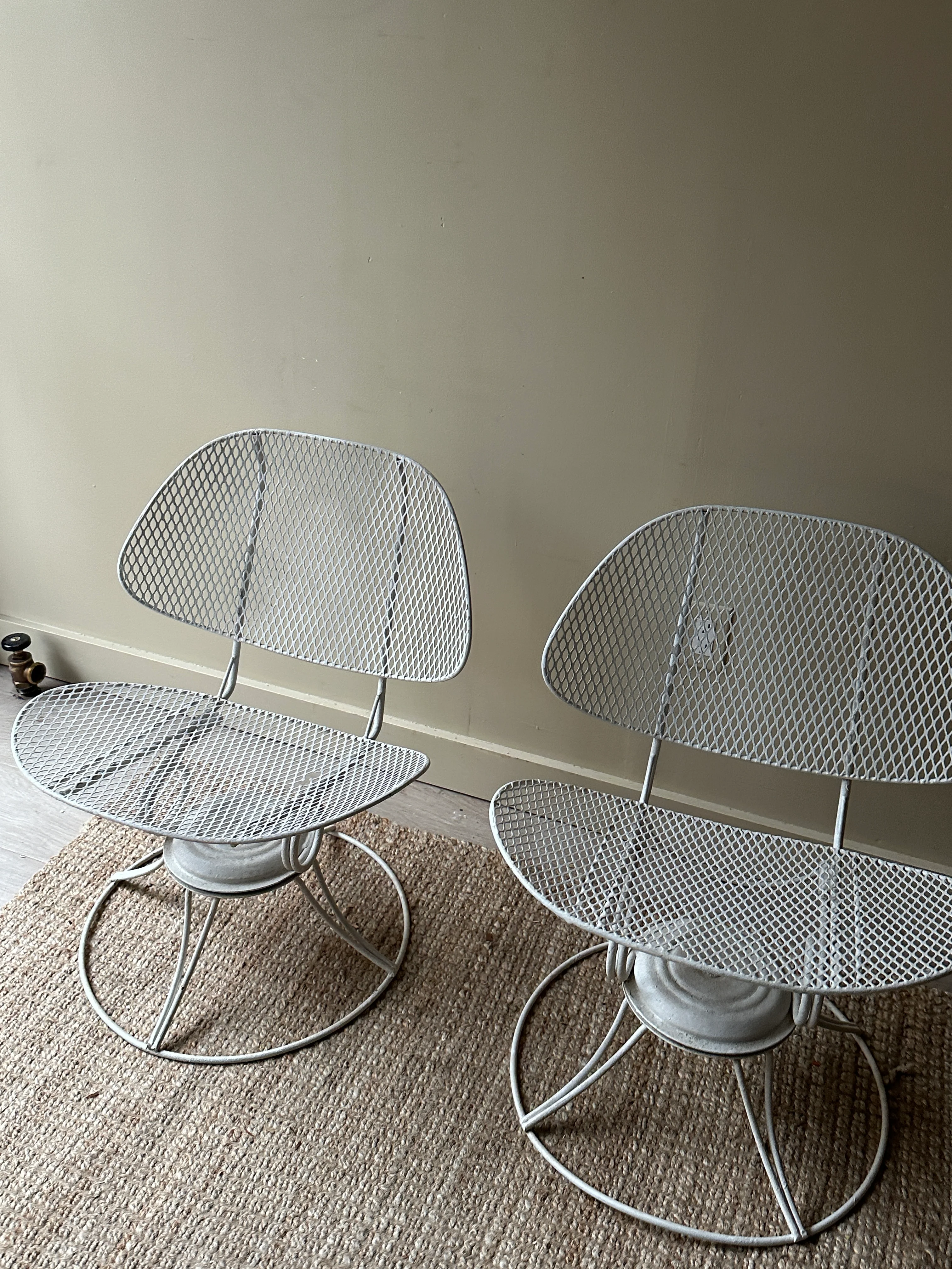 Homecrest metal clam shell swivel chairs. Sold as a set. - Image 3