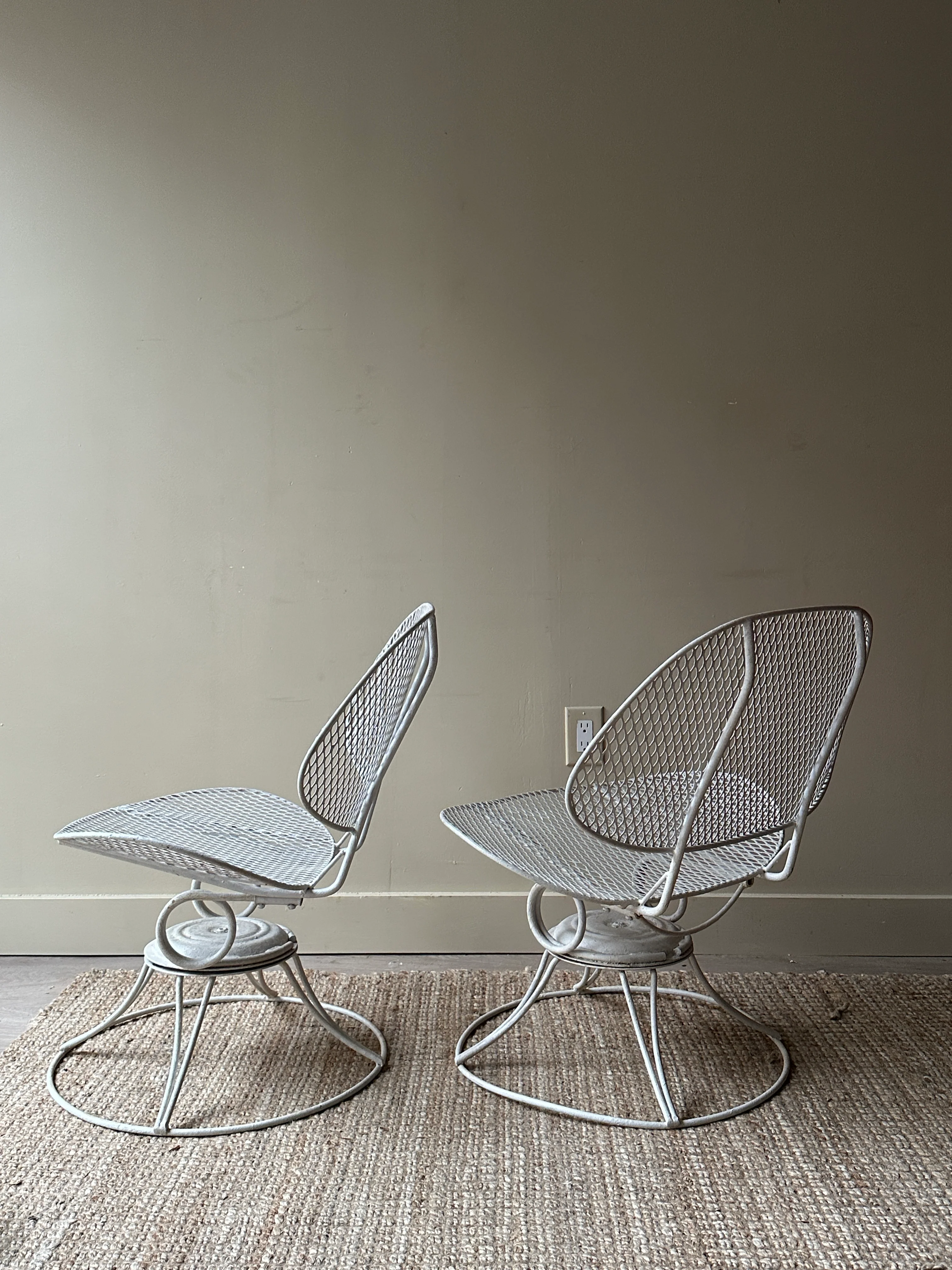 Homecrest metal clam shell swivel chairs. Sold as a set. - Image 4