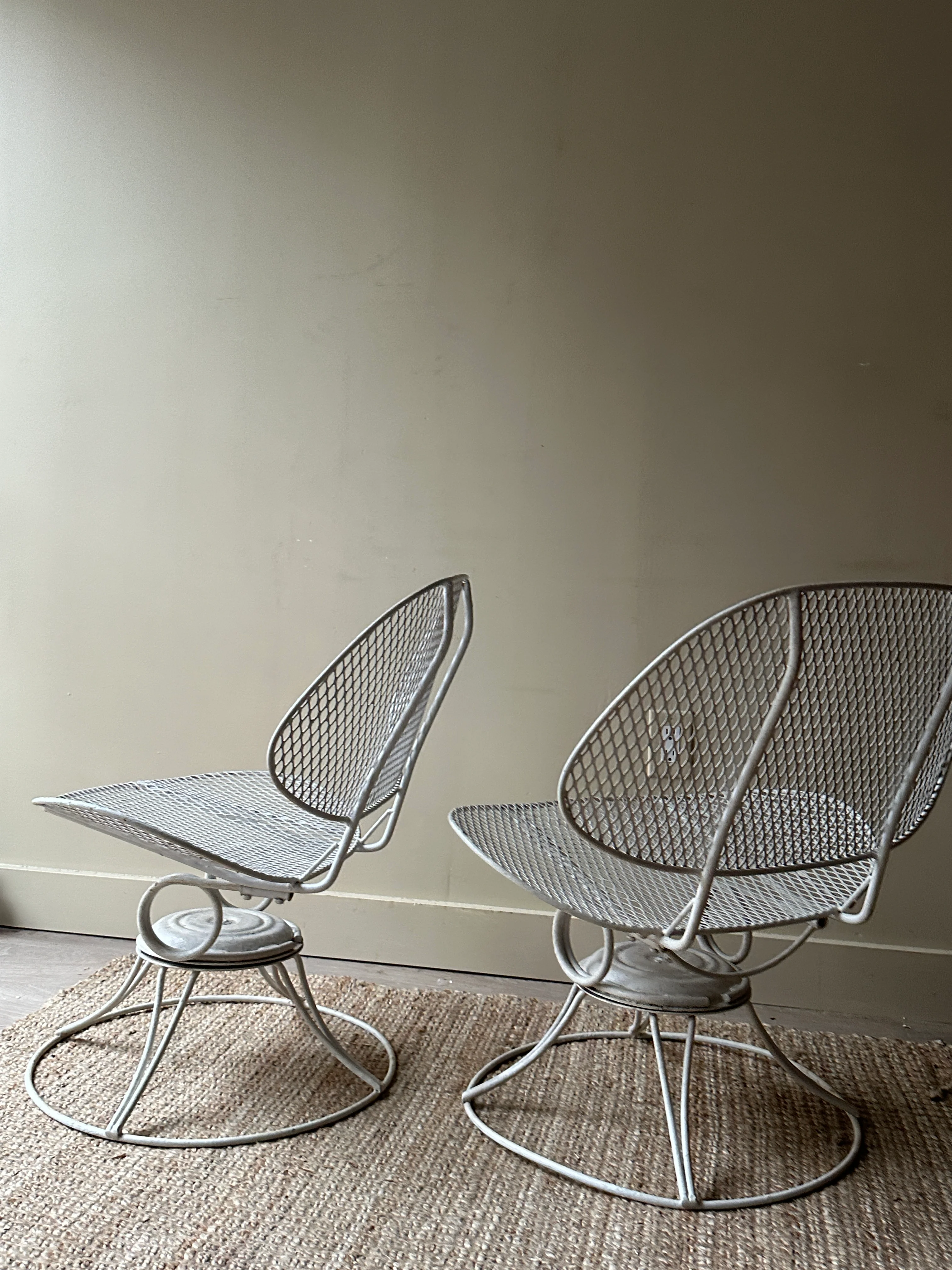 Homecrest metal clam shell swivel chairs. Sold as a set. - Image 5