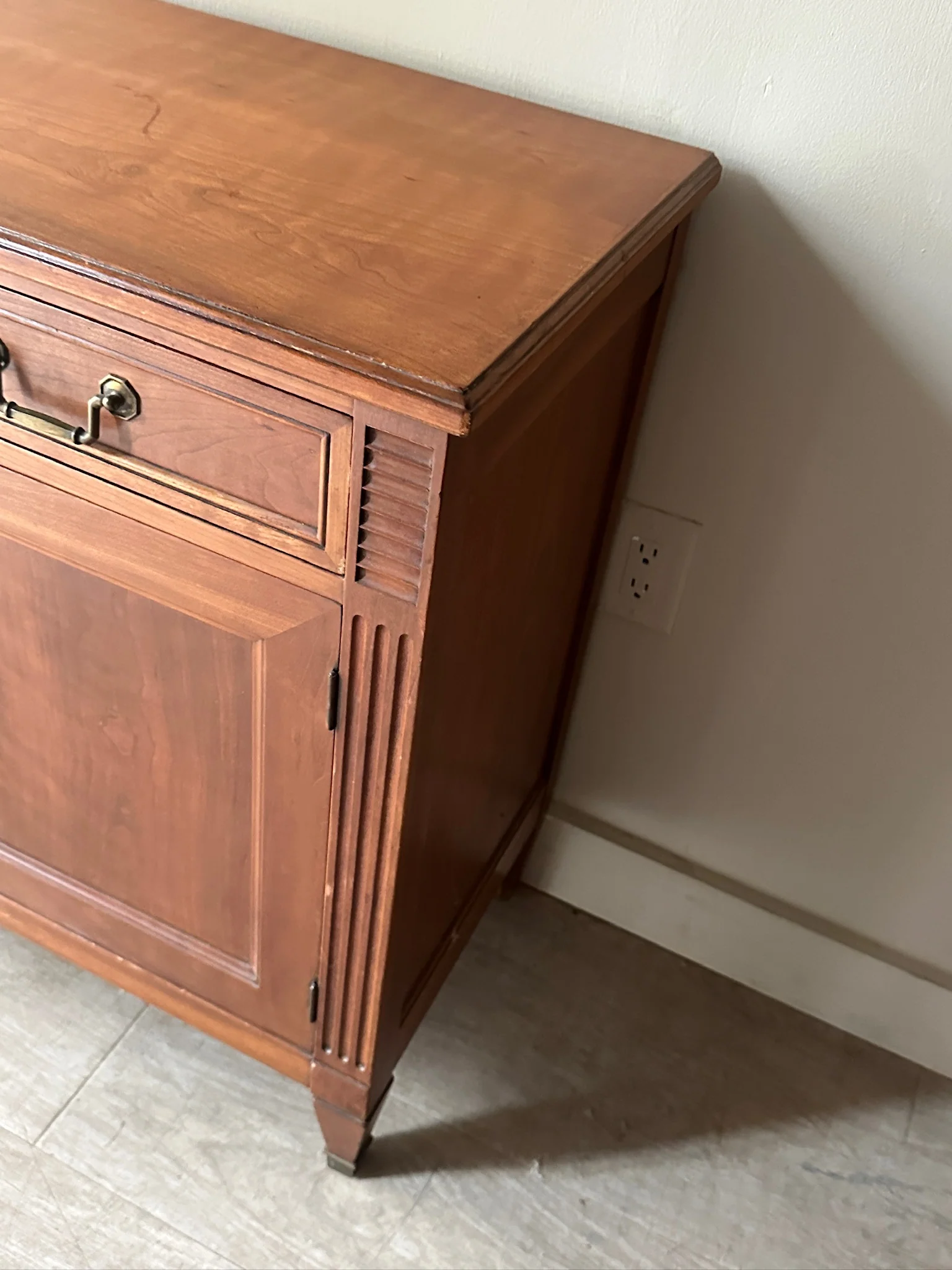 Kindel cherry directoire style cabinet - Image 4