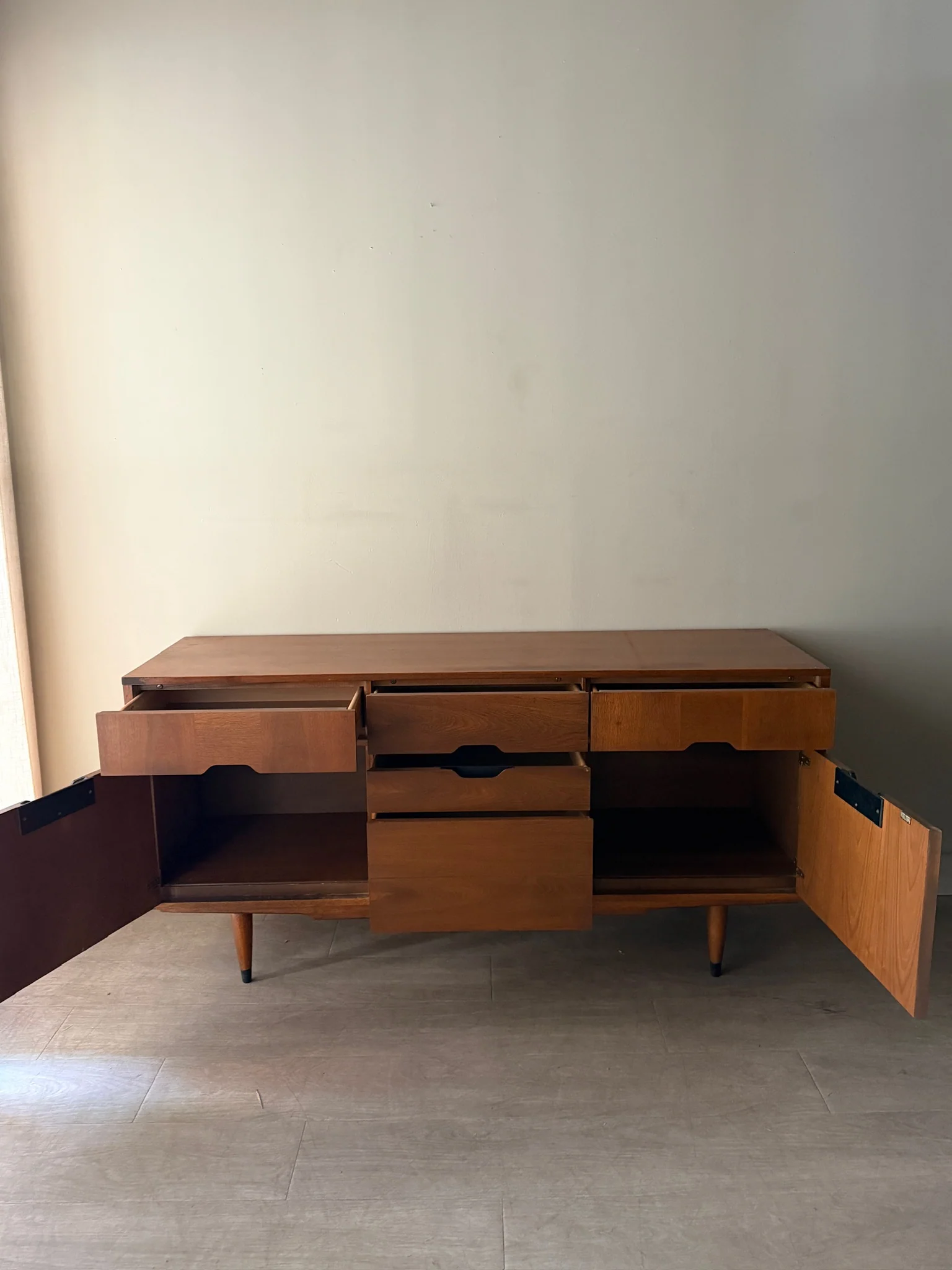 Kroehler walnut credenza - Image 6