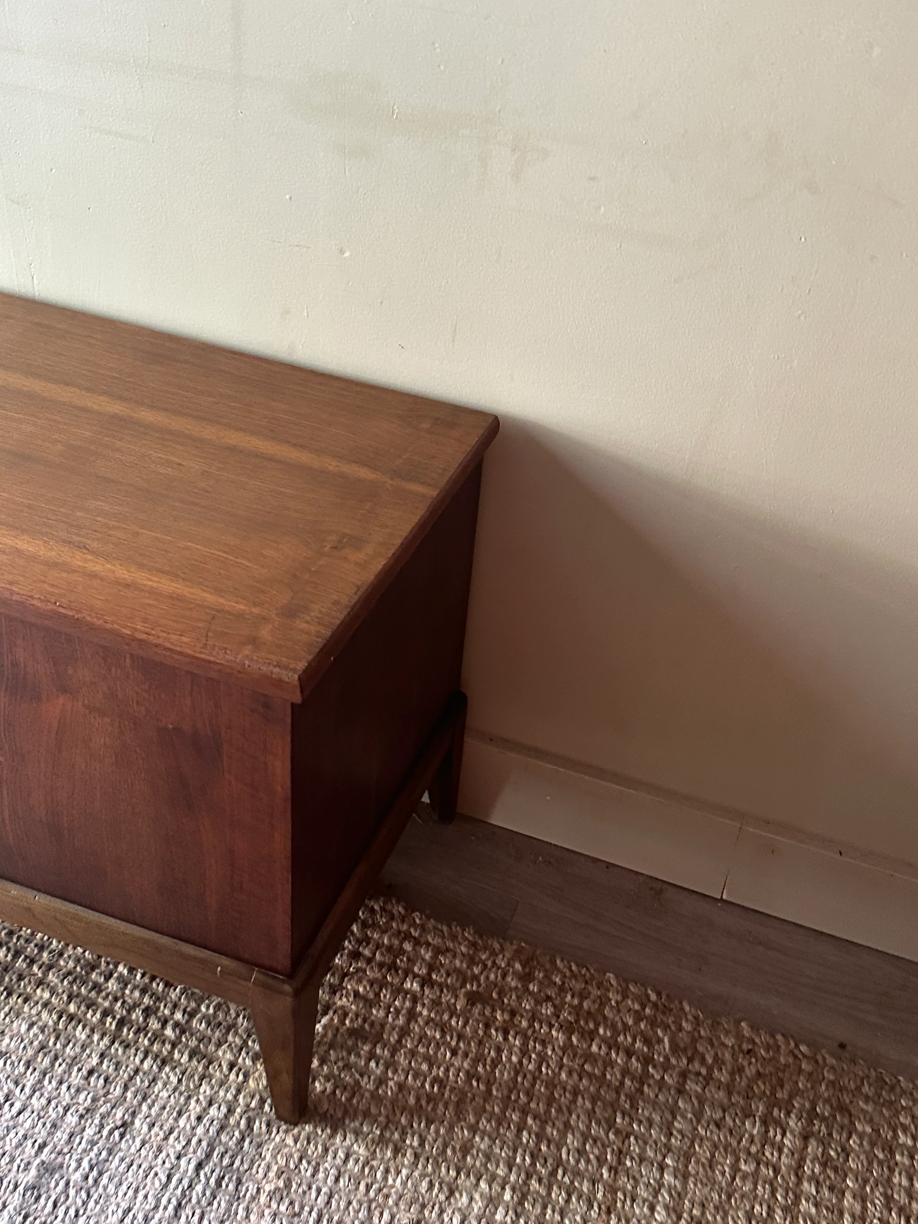 Lane cedar storage bench - Image 4