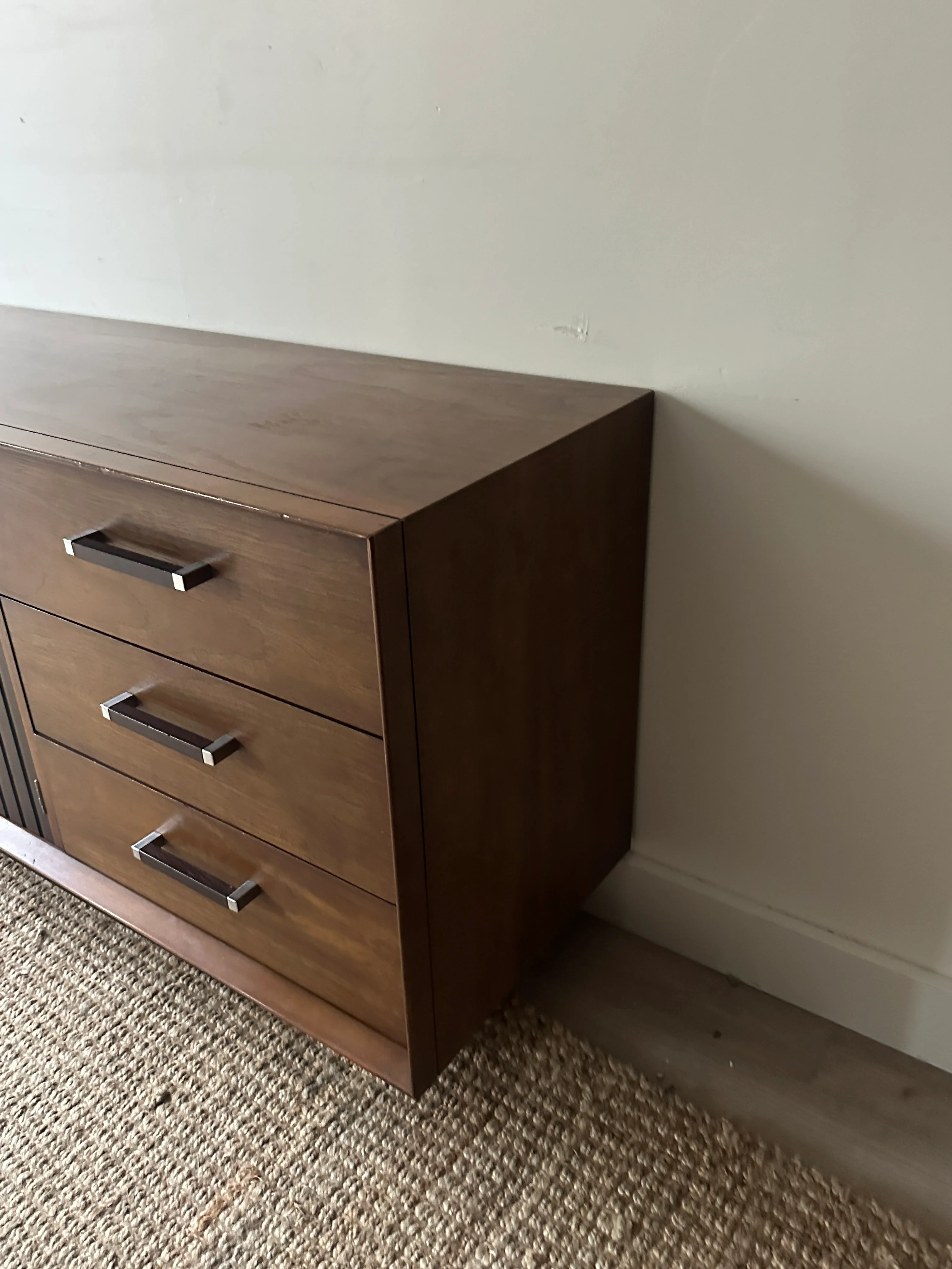 Lane walnut and rosewood dresser - Image 4