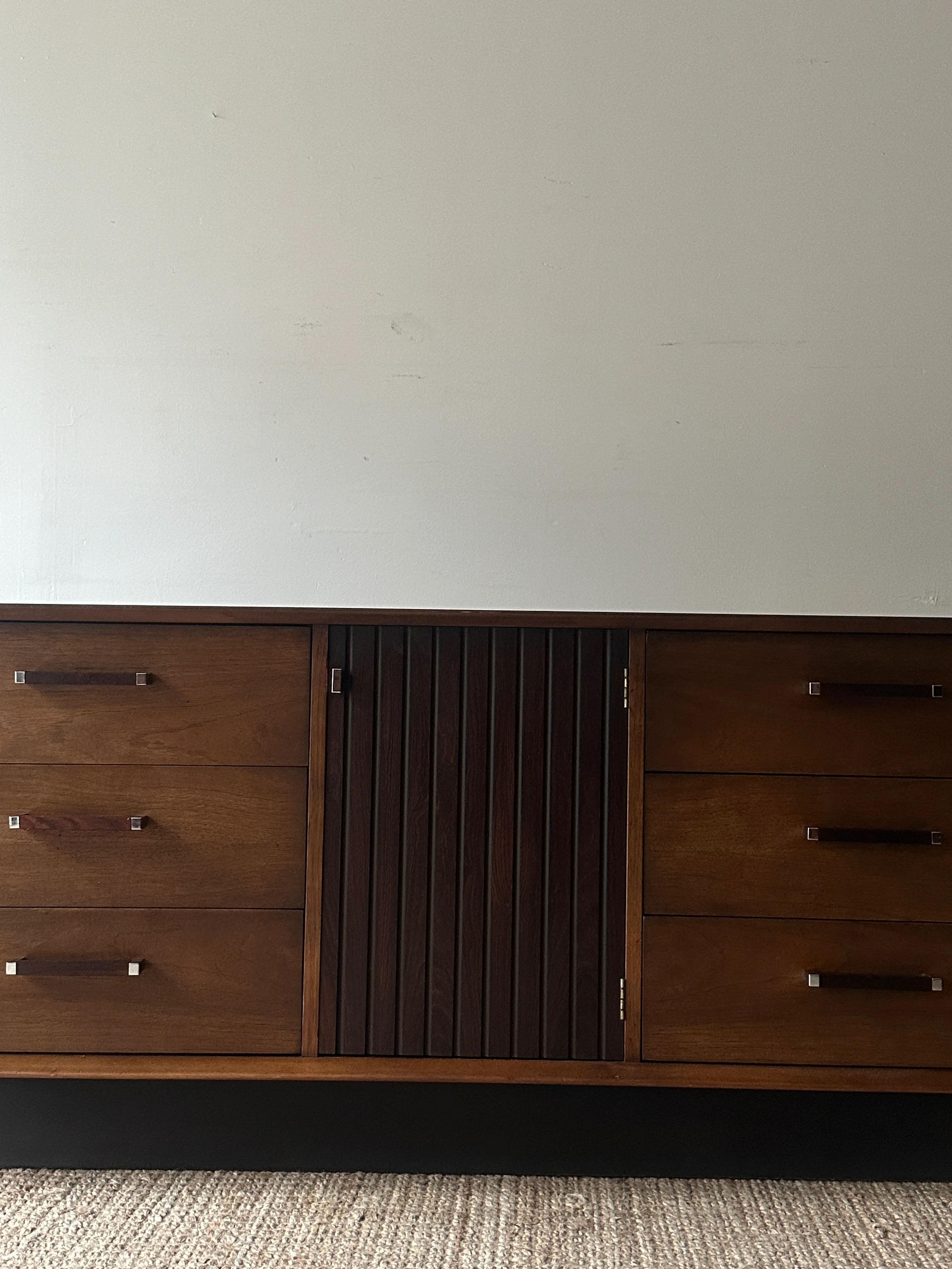 Lane walnut and rosewood dresser - Image 7