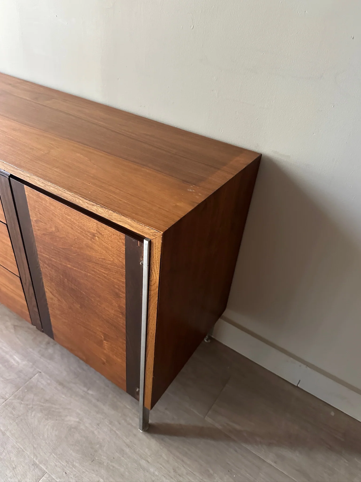 Lane walnut credenza with chrome hardware - Image 3