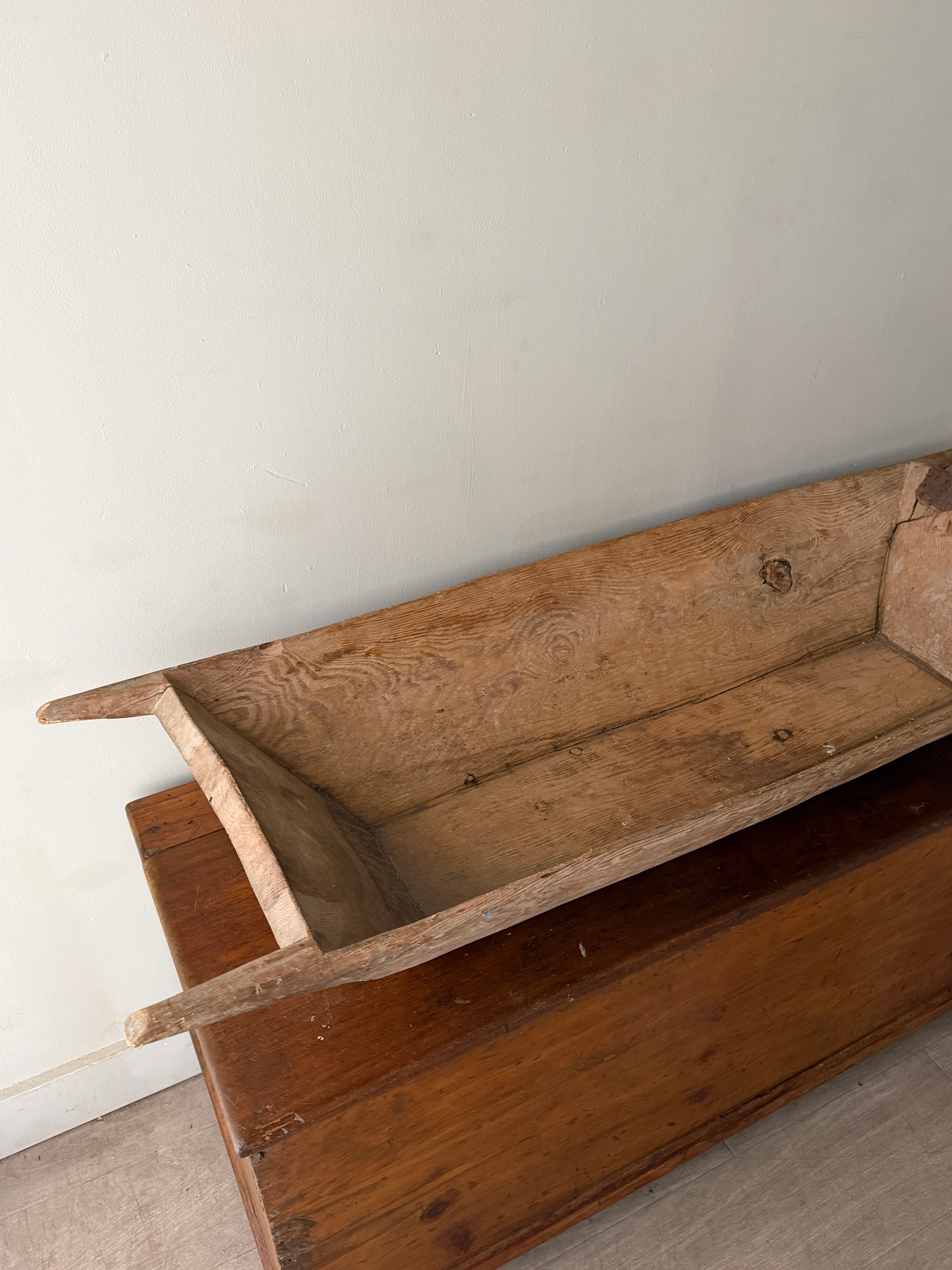 Large pine trough - Image 4