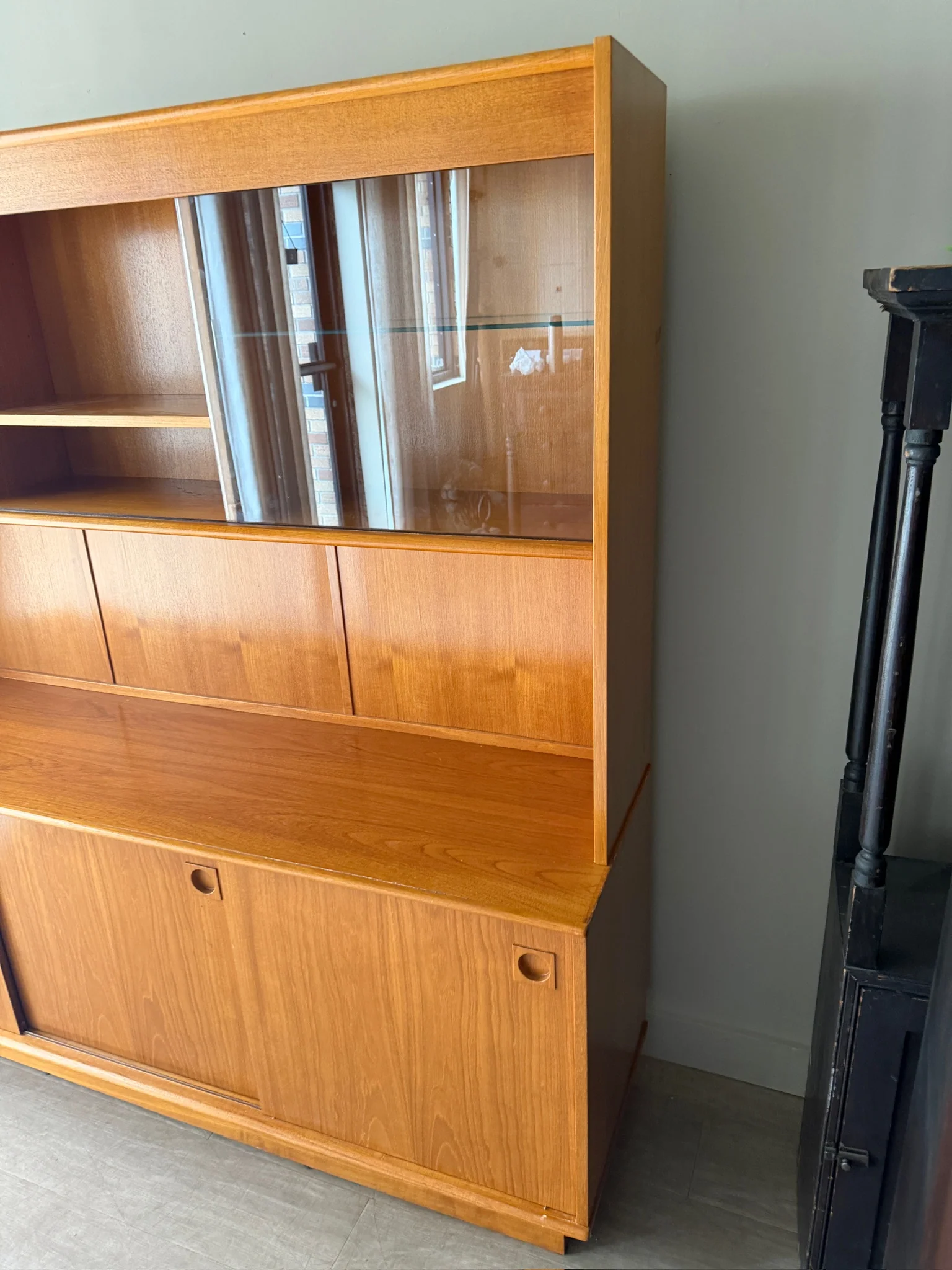 Dyrlund Danish teak three piece display hutch - Image 3
