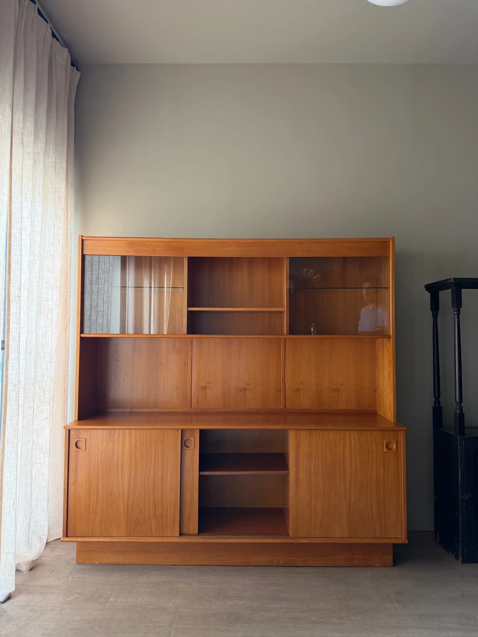 Dyrlund Danish teak three piece display hutch - Image 5