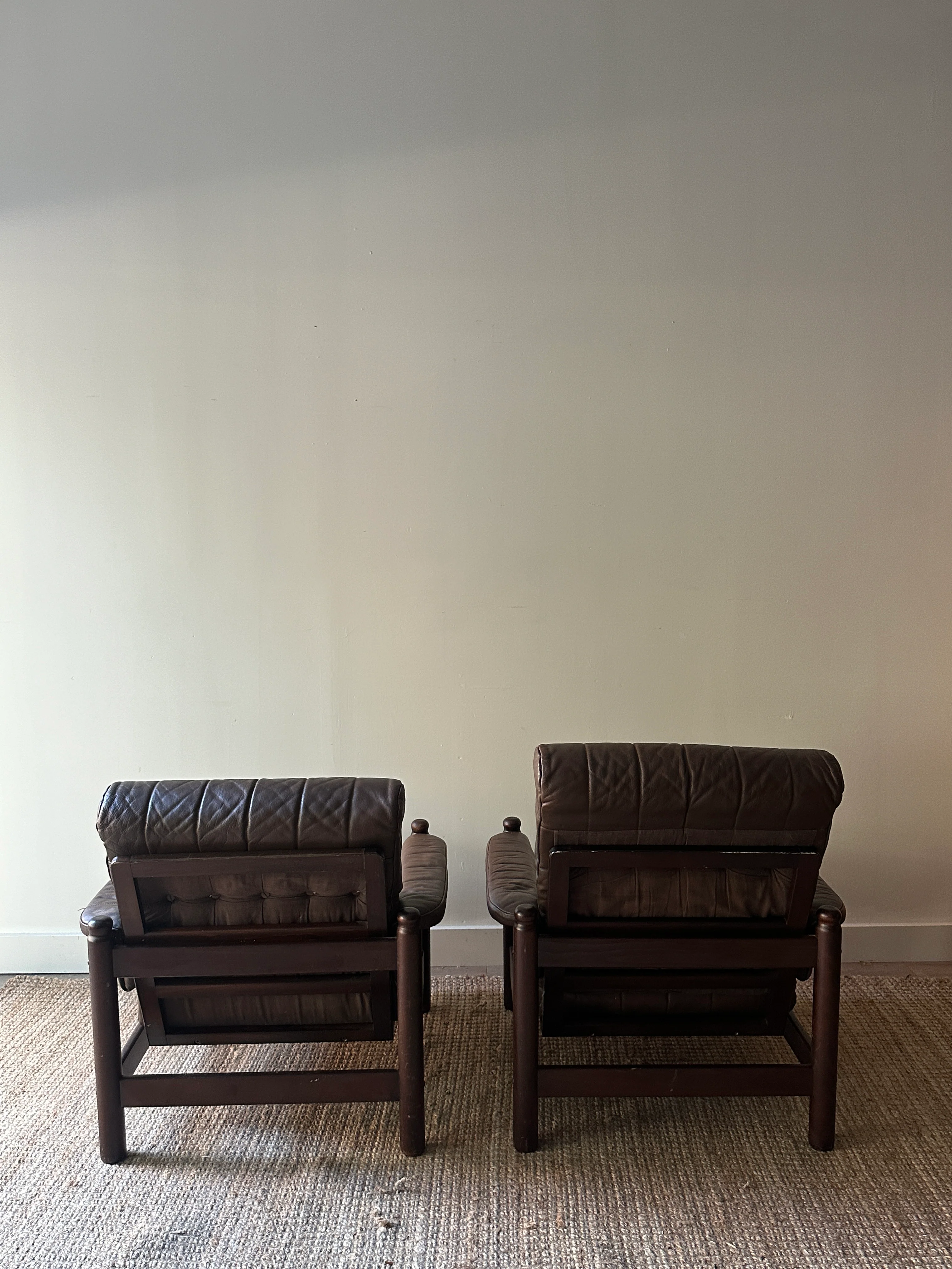 Leather and beech wood arm chair (short) - Image 5