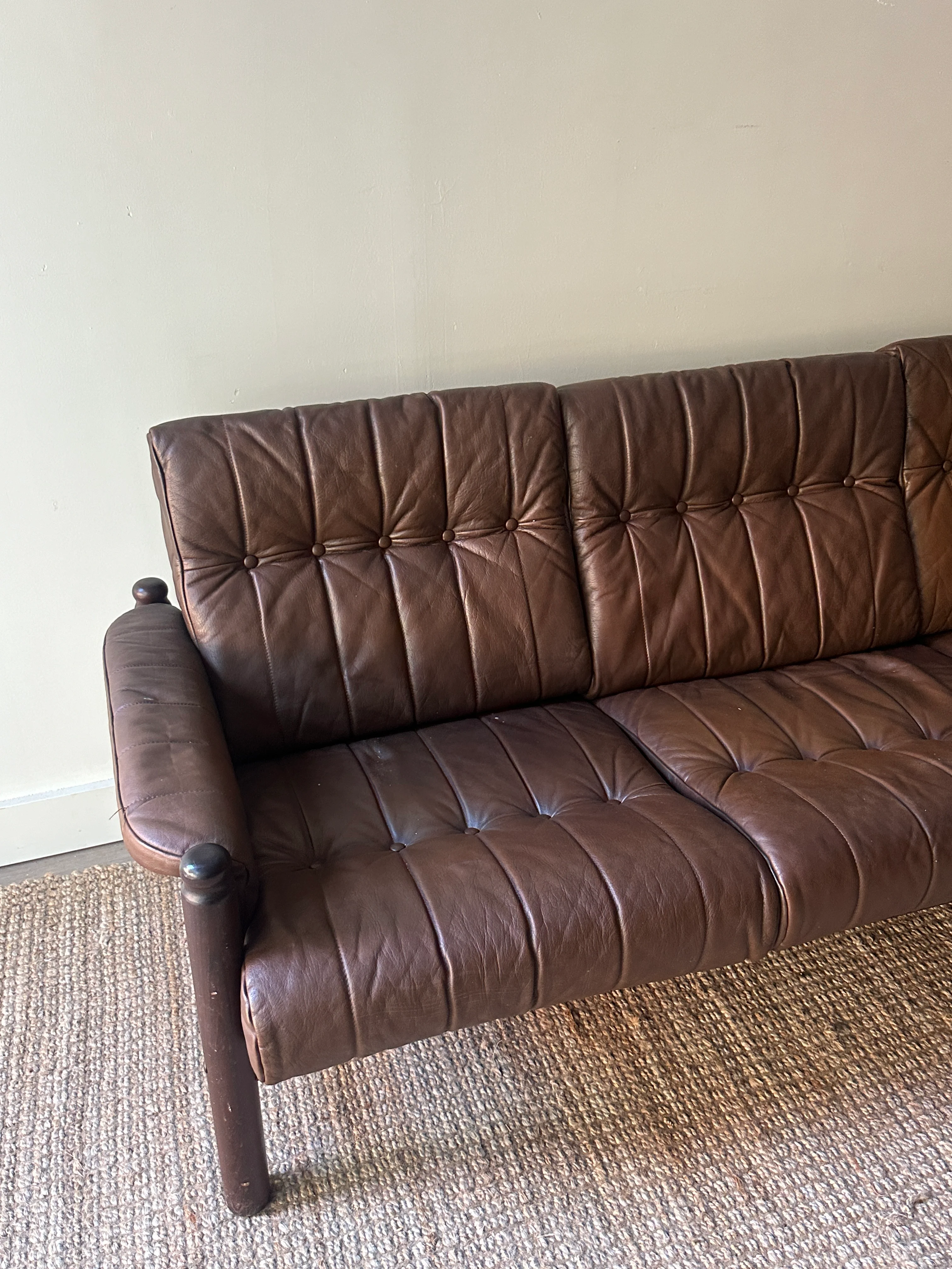 Leather and beech wood sofa - Image 3