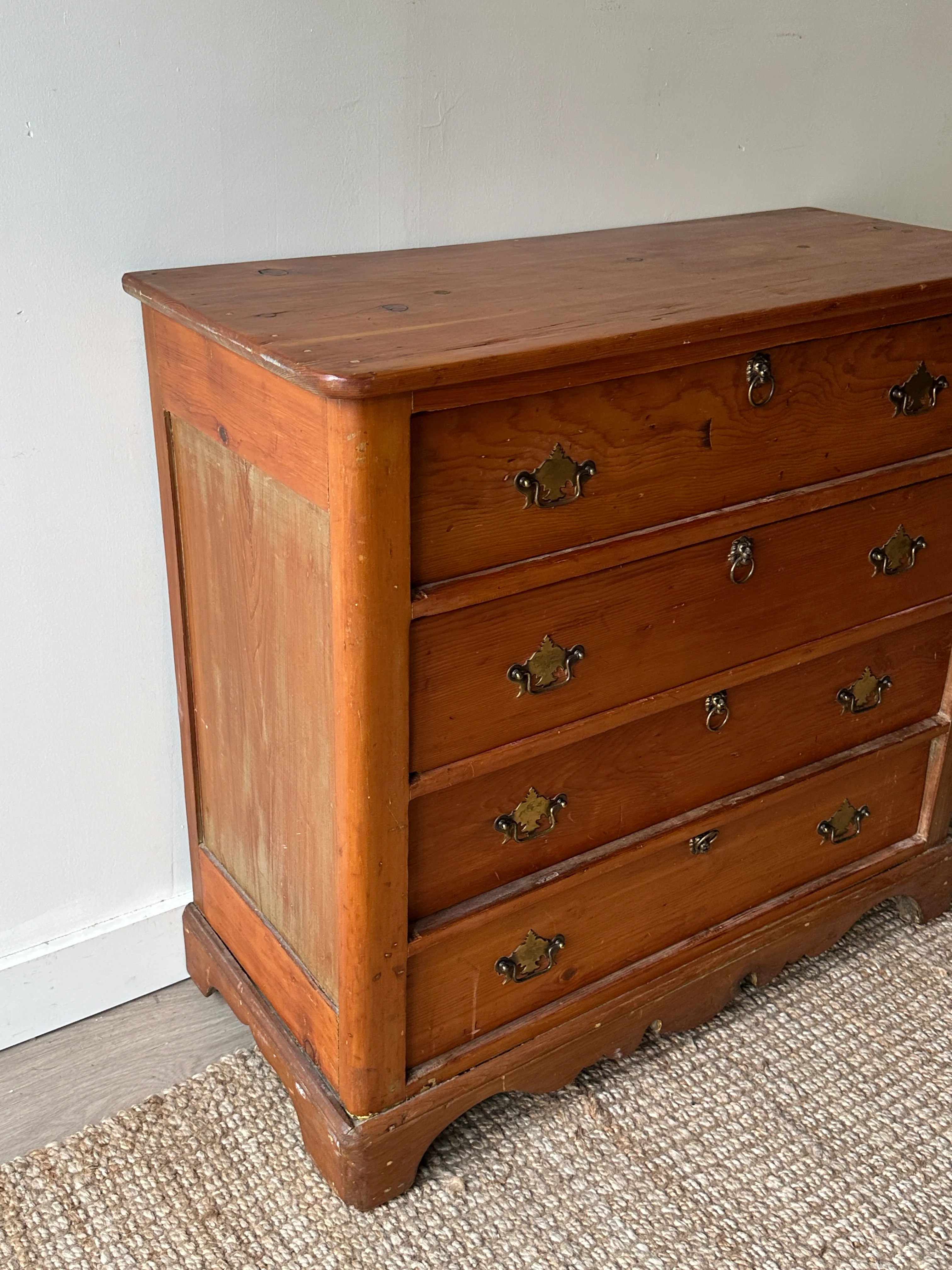 Lion head pine dresser - Image 2