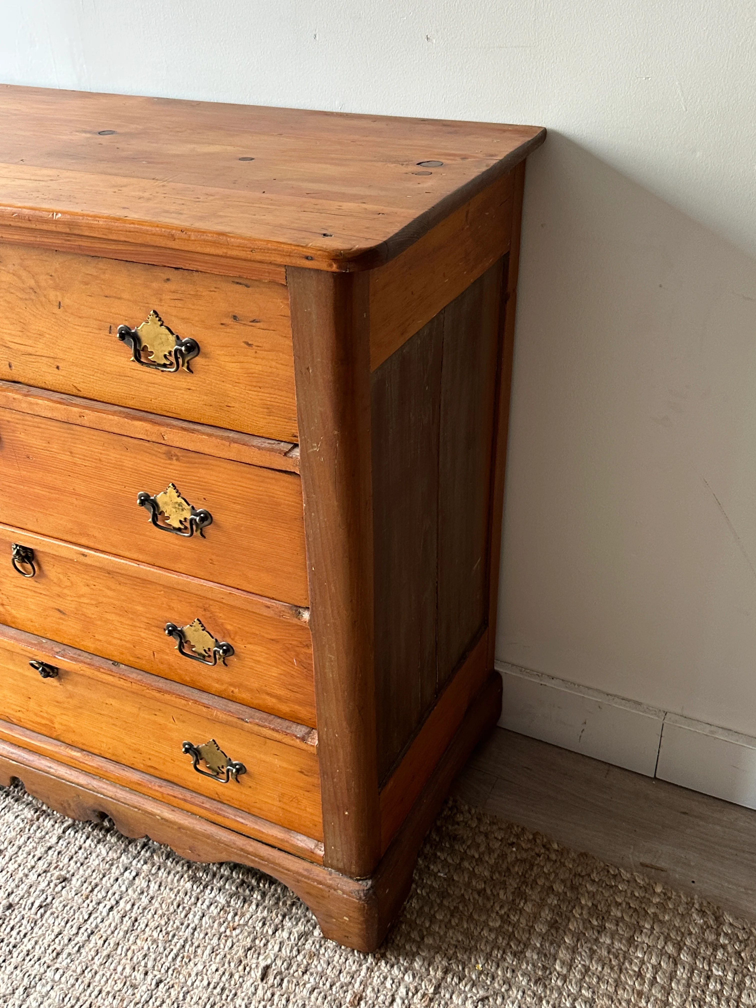 Lion head pine dresser - Image 3