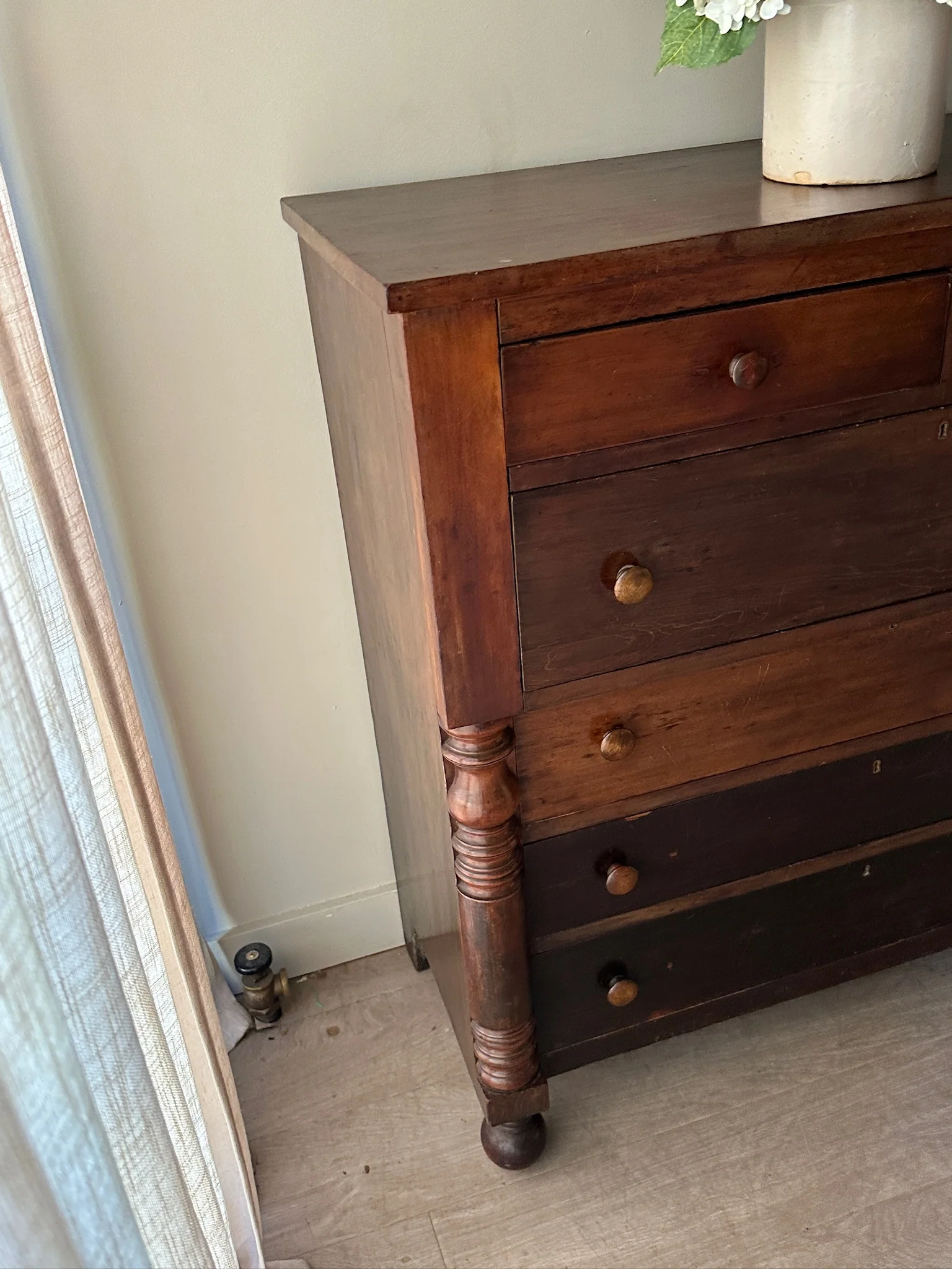 Mahogany dresser - Image 3